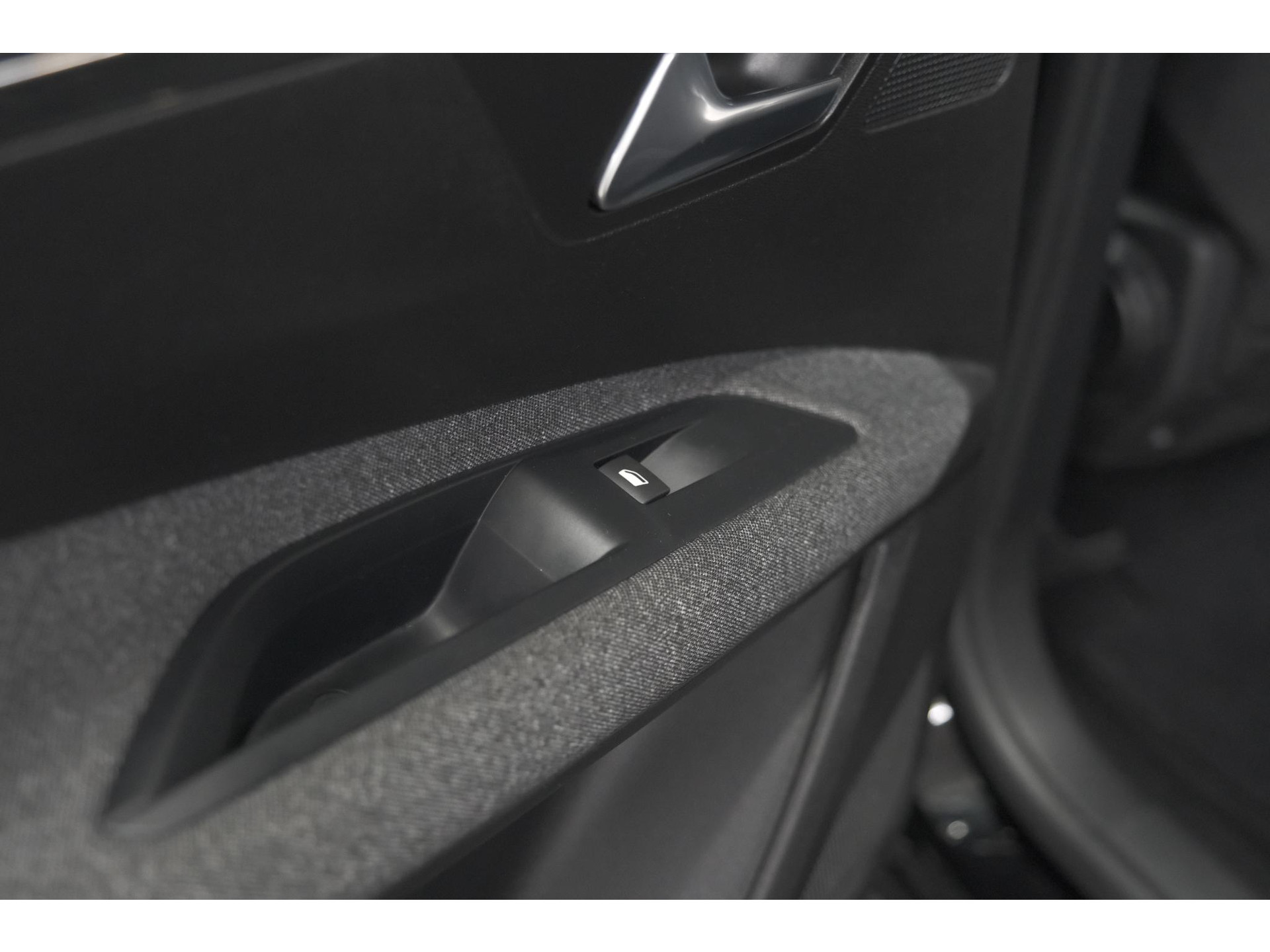 Peugeot 5008 PureTech 130 EAT8 Active Pack Business | 7 Zitplaatsen | Camera | Navigatie | Apple Carplay | Parkeersensoren