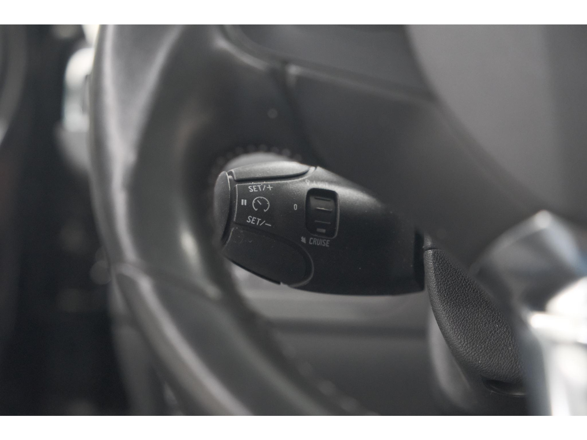 Peugeot 2008 PureTech 110 Allure | Panoramadak | Navigatie | Camera | Parkeersensoren