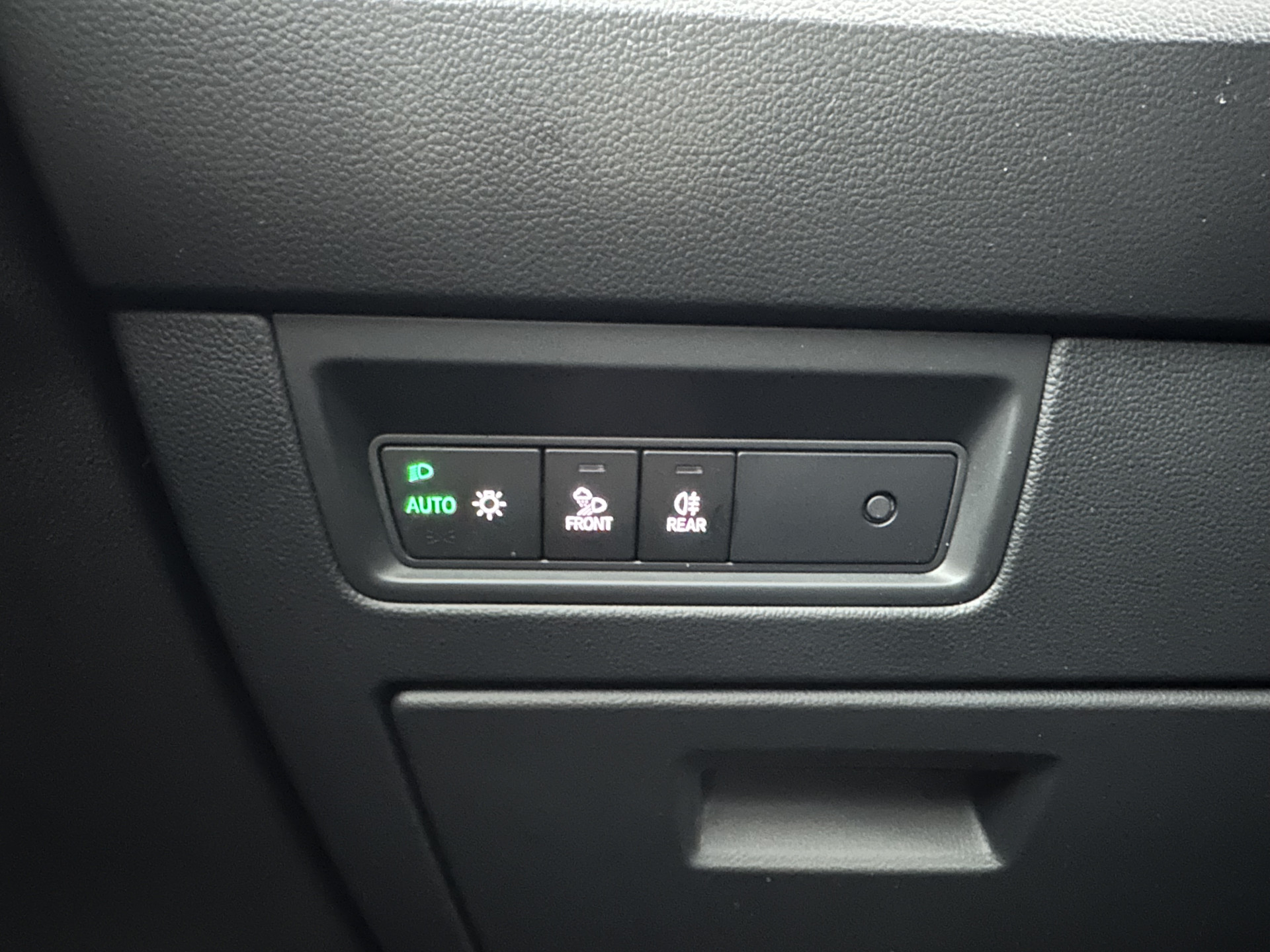 Volkswagen Touareg 3.0 TDI R-Line (INCL-BTW) Aut. *LUXURY-LEATHER | FULL-LED | BLIND-SPOT | HEATED-COMFORTSEATS | AIR-SUSPENSION | KEYLESS | CAMERA | NAVI-FULLMAP | PRIVACY-GLASS | ADAPTIVE-CRUISE |  SHIFT-PADDLES | TOWBAR*