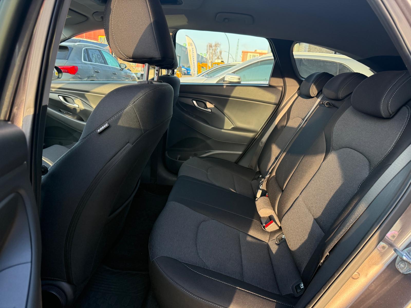 Hyundai i30 Wagon 1.5 T-GDi MHEV Premium | 1E EIGENAAR | 3/6/12MND GARANTIE| LED | CARPLAY | SCHUIFDAK | DAB | NAVI | CRUISE | 160PK |
