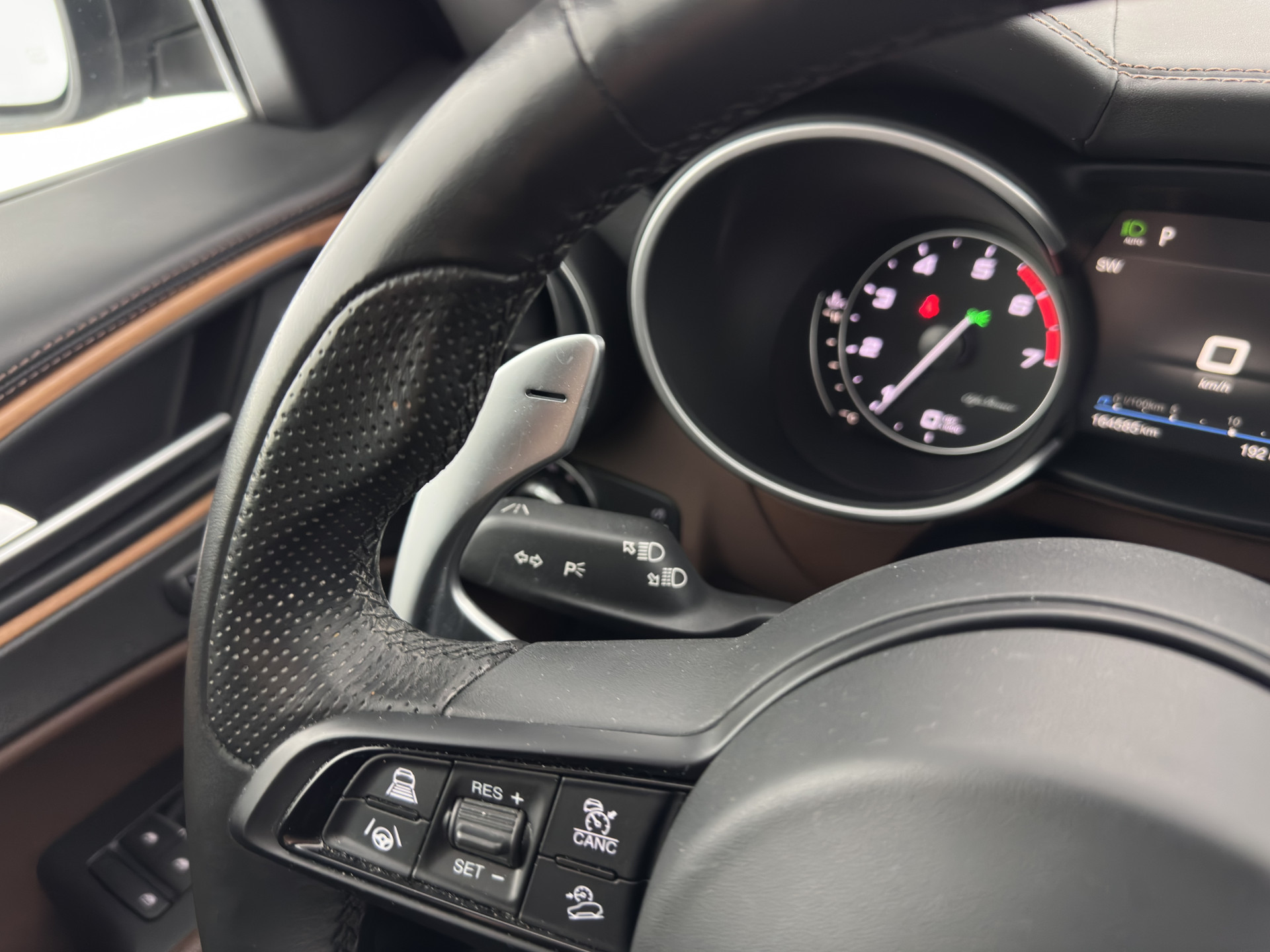 Alfa Romeo Stelvio 2.0 T Veloce AWD B-Tech Business Edition Aut. *PANO | LEATHER | XENON | ADAPTIVE-CRUISE | MEMORY-PACK | BLIND-SPOT | HEATED-SPORTSEATS | CAMERA | DAB+ | KEYLESS | SHIFT-PADDLES | PRIVACY-GLASS | NAVI-FULLMAP | TOWBAR | 20''