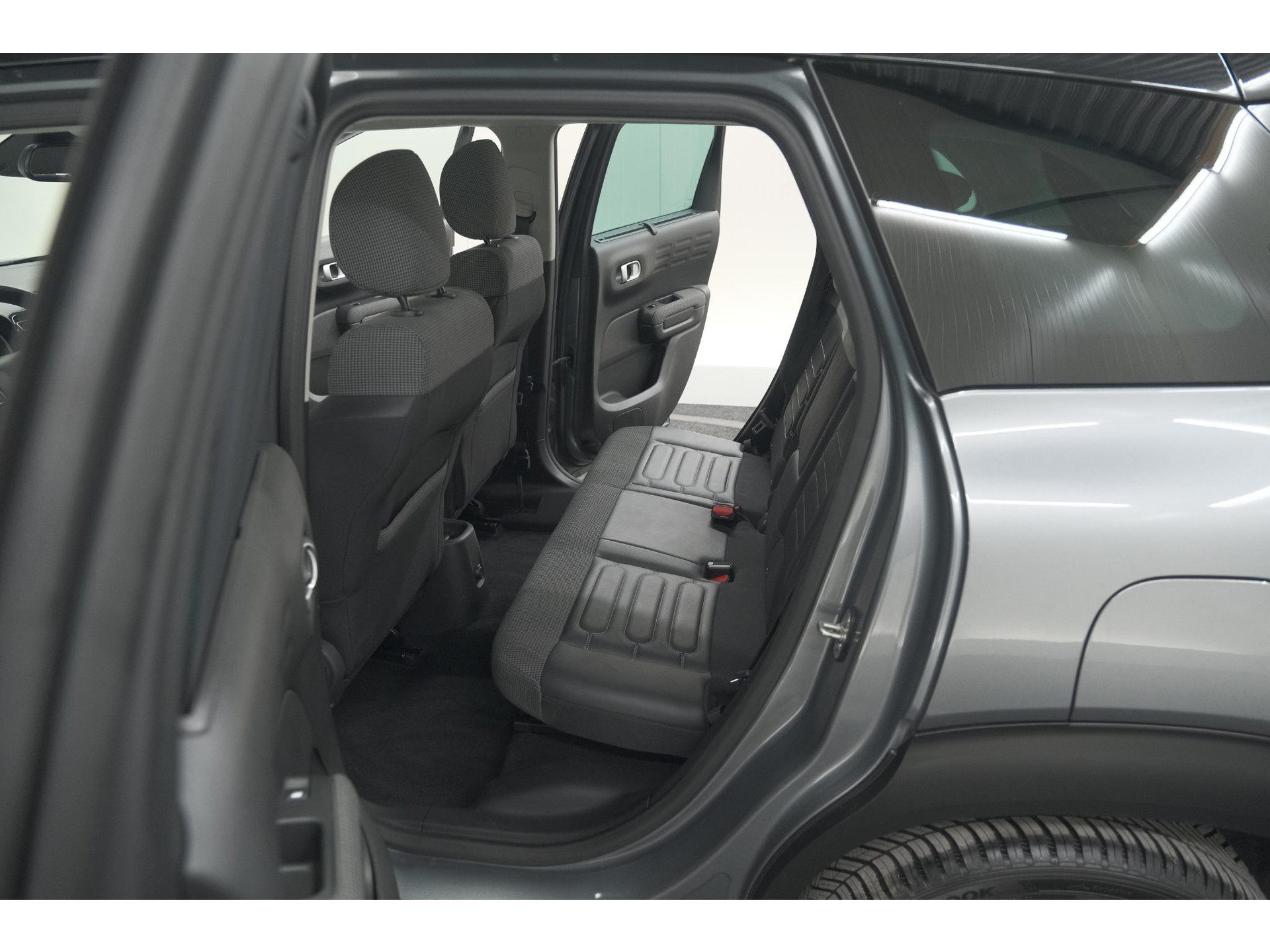 Citroen C3 Aircross PureTech 110 EAT6 Shine | Trekhaak | Panoramadak | Head-Up Display | Camera | Navigatie