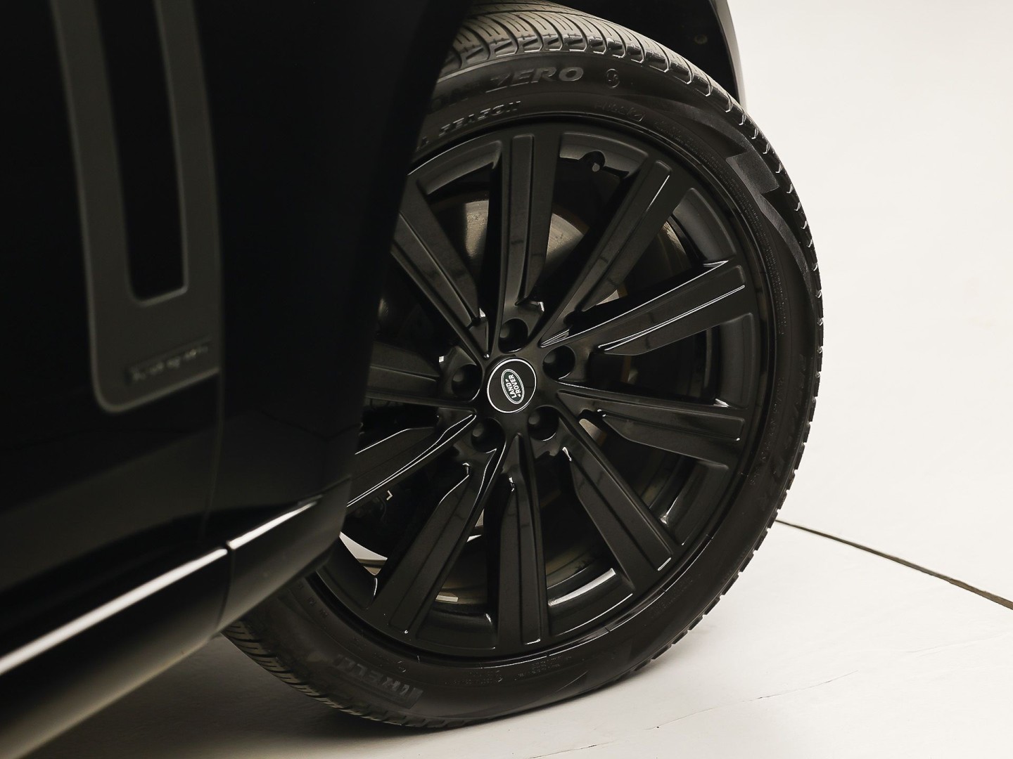Land Rover Range Rover 3.0 P510e Autobiography PHEV Automaat 510Pk (LEDEREN HEMEL, MASSAGE, MEMORY, ACHTERASBESTURING, MERIDIAN, STOELKOELING/VERWARMING V+A, KOELKAST, 360 CAMERA, SFEERVERLICHTING, NIEUWE APK)