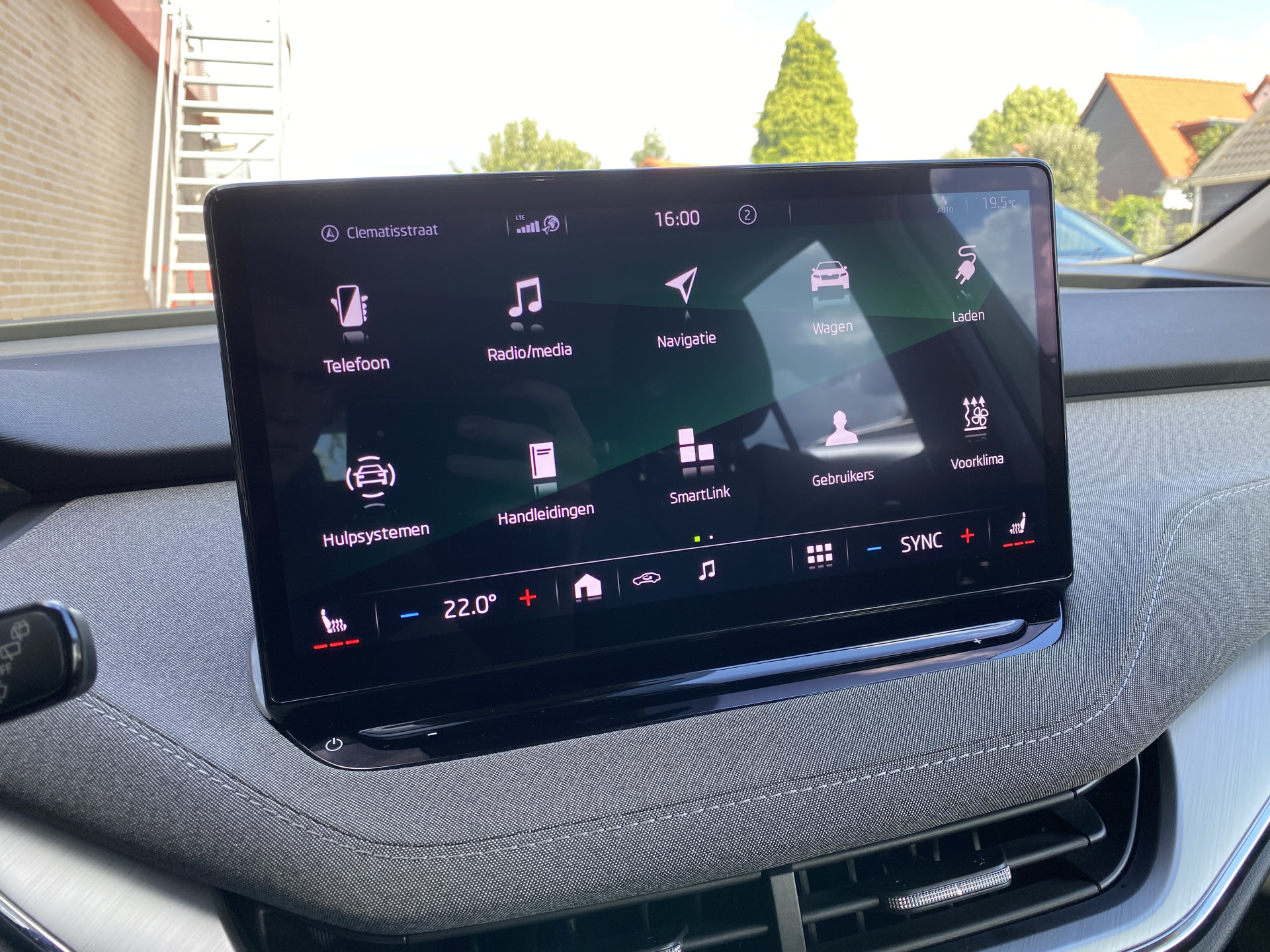 ŠKODA Enyaq iV 60 | 1e eigenaar | dealer onderhouden | navigatie | camera | sfeerverlichting | apple carplay | SOH 92%