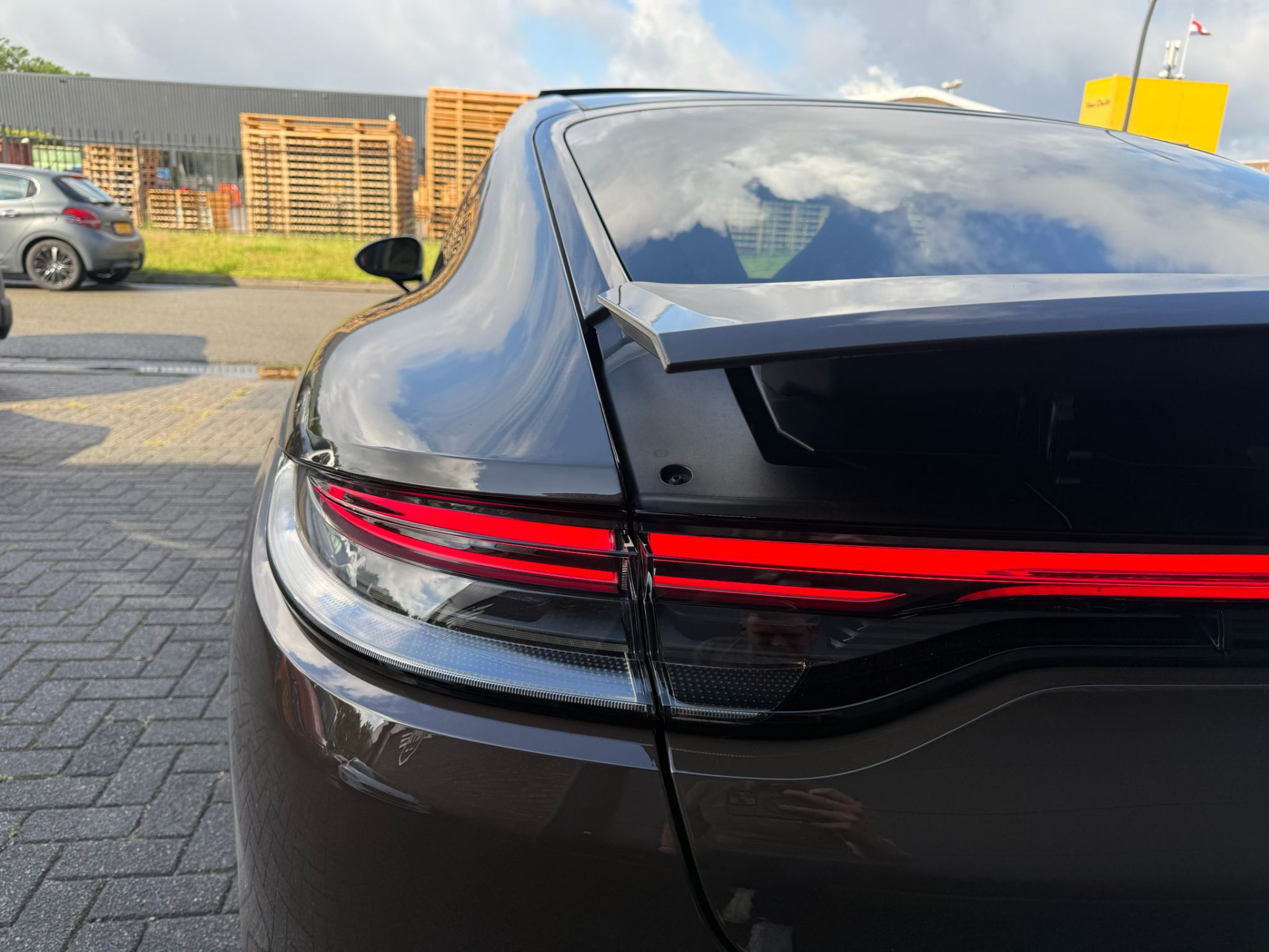 Porsche Panamera 2.9 4 E-Hybrid Platinum Edition | 2E EIGENAAR | 3/6/12MND GARANTIE | ACC | PANO | HUD | CARPLAY | SFEER | 360 CAMERA | BOMVOL | SOFTCLOSE |