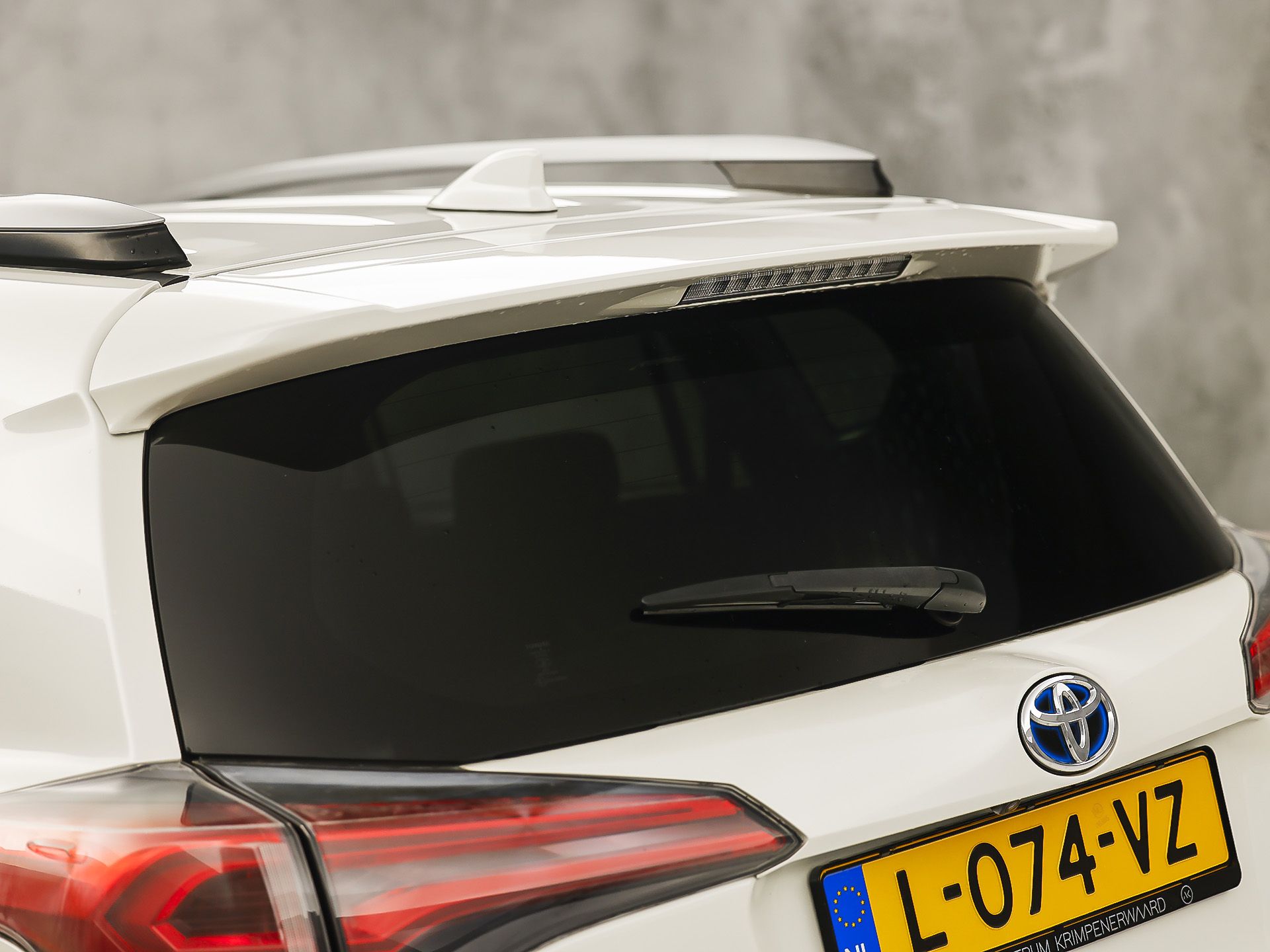 Toyota RAV4 2.5 Hybrid Executive Sport 197Pk Automaat (CAMERA, KEYLESS, GETINT GLAS, SPORTSTOELEN, ELEK PAKKET, NIEUWE APK, NIEUWSTAAT)