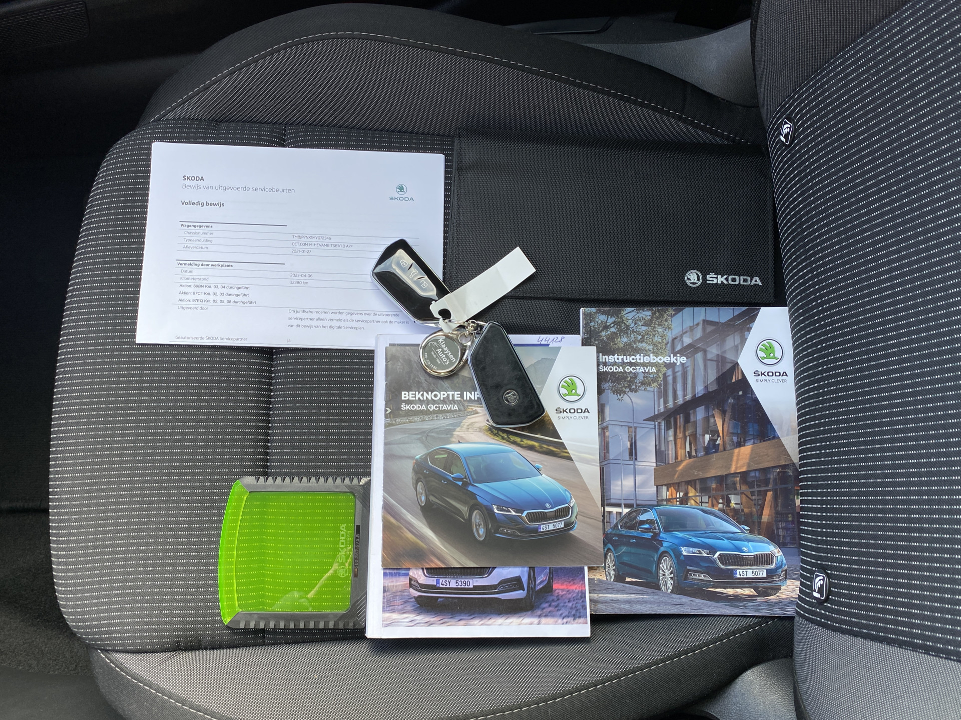 ŠKODA Octavia Combi 1.0 e-TSI Business Edition Plus AUT. | 1e eigenaar | dealer onderh. | navigatie | trekhaak | carplay | adaptieve cruise