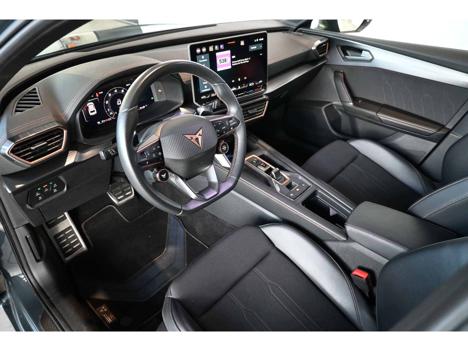 CUPRA Leon 1.5 TSI e-Hybrid Business PHEV EDGE Clima Adaptieve Cruise Matrix CarPlay Navigatie Lane Assist Stuurverwarming 100% Onderhouden! Inruil Mogelijk!