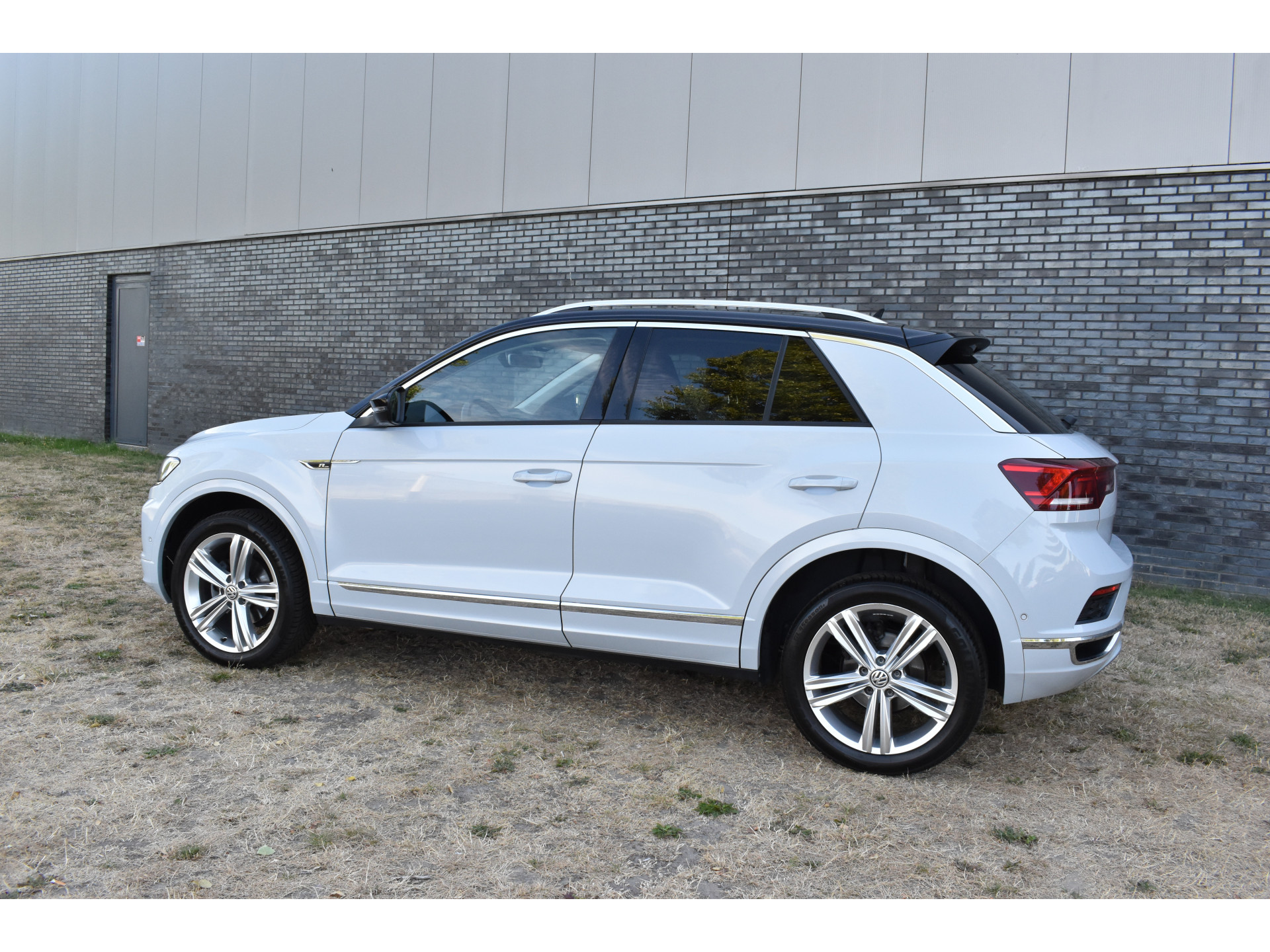 Volkswagen T-Roc 1.5 TSI Sport Business R Carplay Automaat R-line Zwart dak