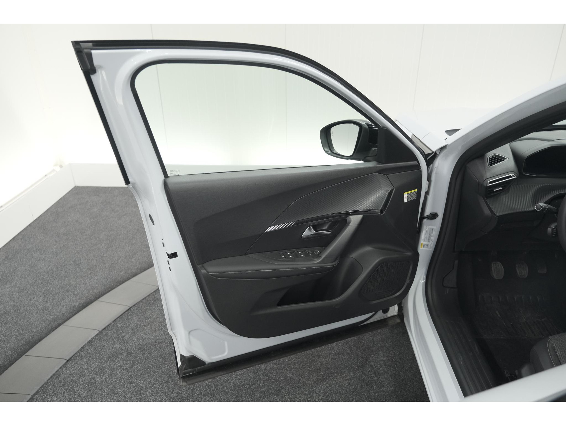 Peugeot 2008 PureTech 100 Allure | 360 Camera | Dodehoekdetectie | Navigatie | Apple Carplay