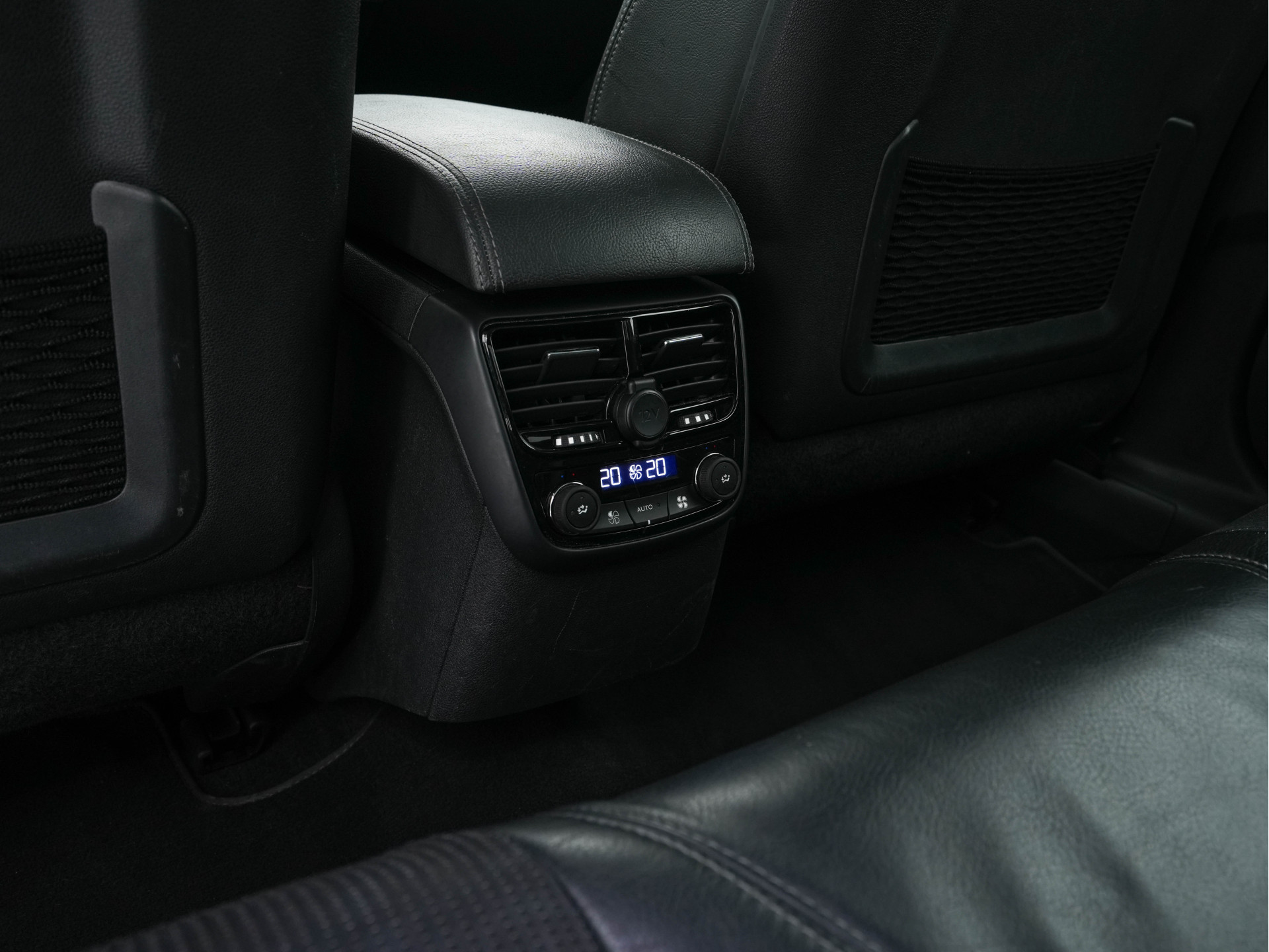 Peugeot 508 2.0 HDi Blue Lease Premium Hybrid4 Aut. *HEAD-UP | LEATHER-FABRIC | XENON | JBL-AUDIO | SHIFT-PADDLES | COMFORT-SEATS | KEYLESS | NAVI-FULLMAP | ECC | PDC | CRUISE | 17''ALU*