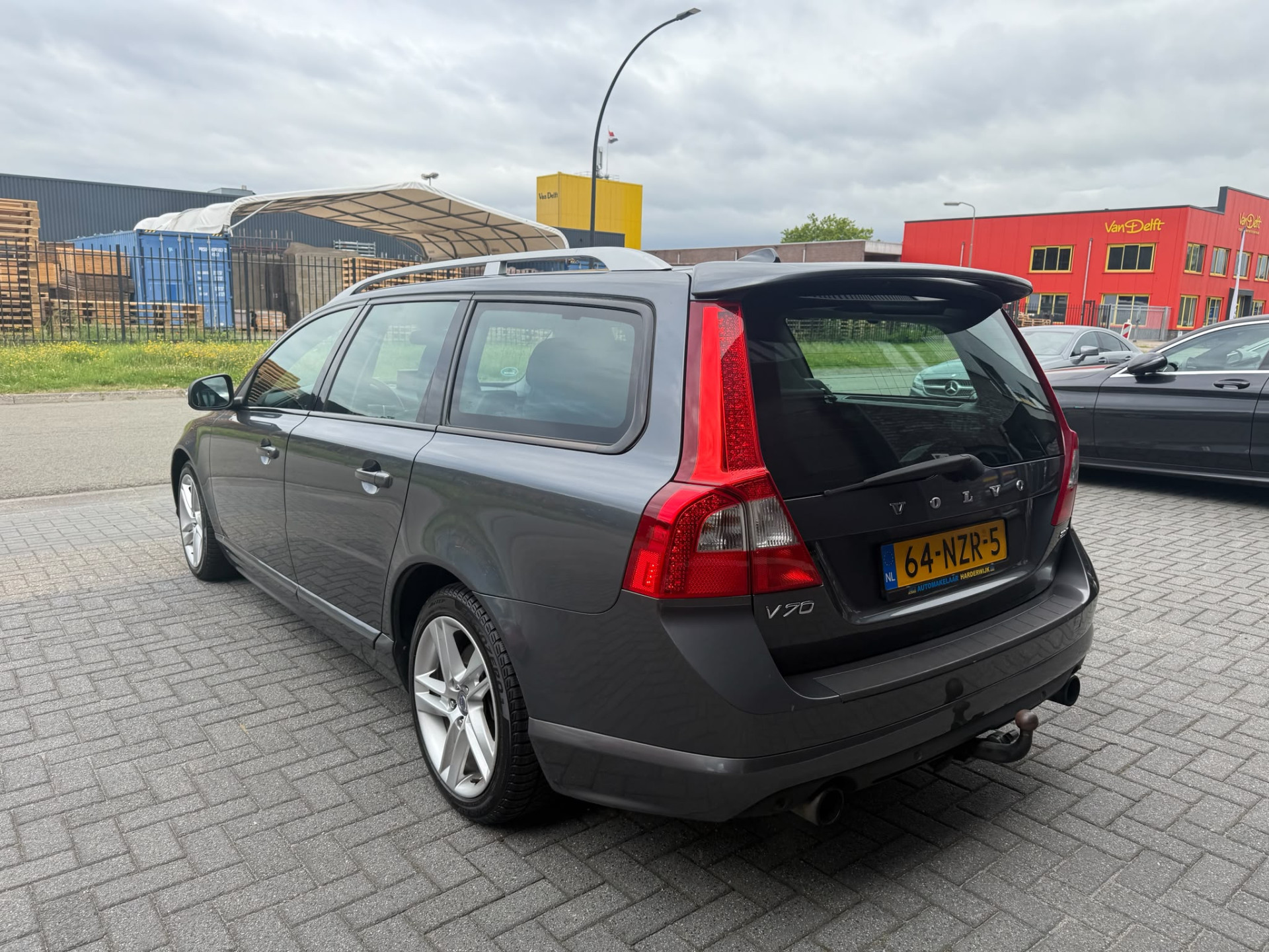 Volvo V70 2.0T R-Edition | 3E EIGENAAR | AUTOMAAT | LEDER | NAVI | XENON | CRUISE | TREKHAAK |