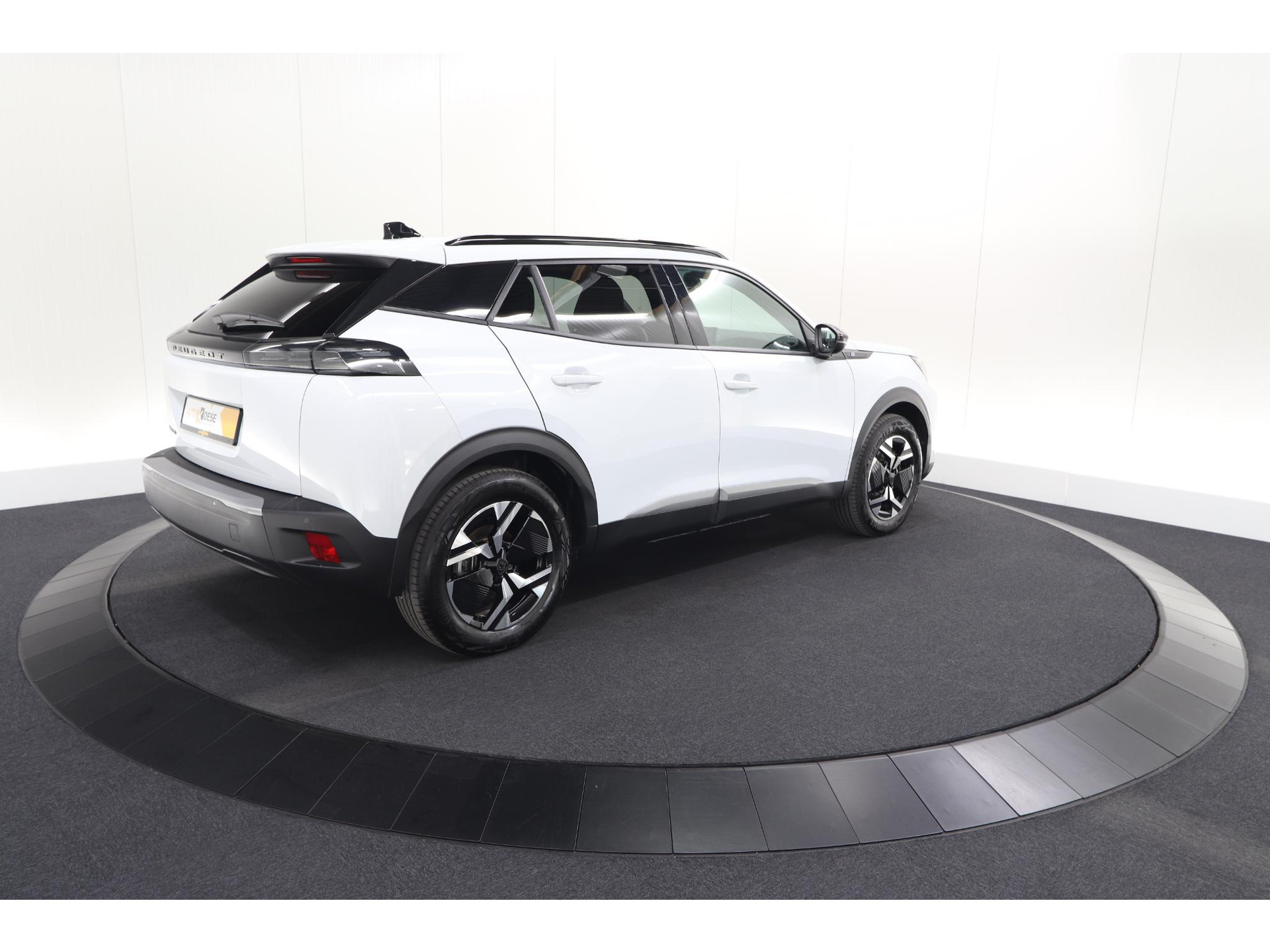 Peugeot e-2008 EV Allure 54 kWh | 97,9% SOH | 11 KW Lader | Apple Carplay | Parkeersensoren