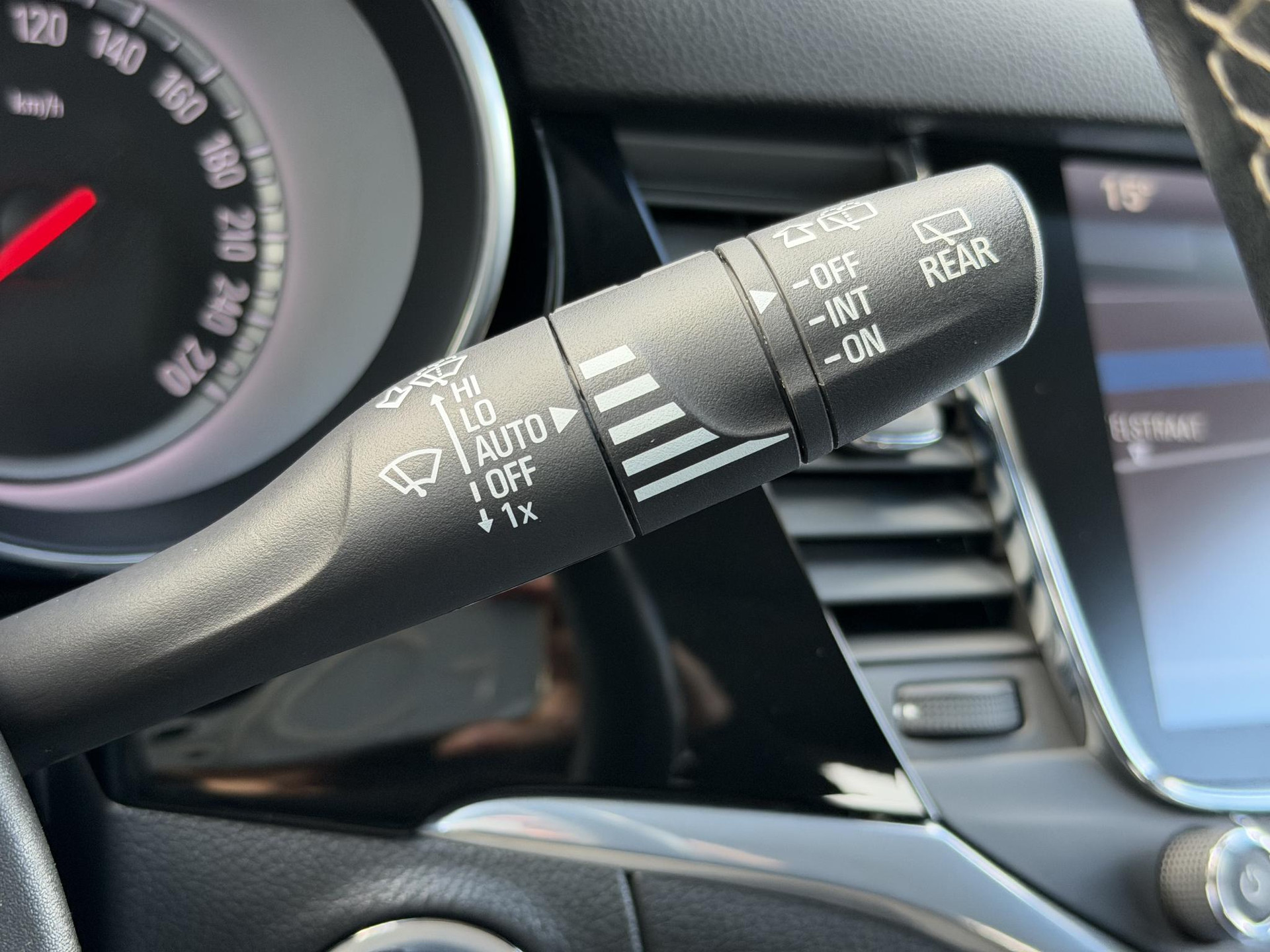 Opel Astra Sports Tourer 1.4 Innovation 2e Eigenaar,Apple Carplay/Android Auto,150pk,Halfleder,Trekhaak,Keyless,Clima,Cruise,Lm velgen,Pdc V+A,N.A.P,Dealer Onderhouden,Rijstrooksensor,Apk tot 03-2027