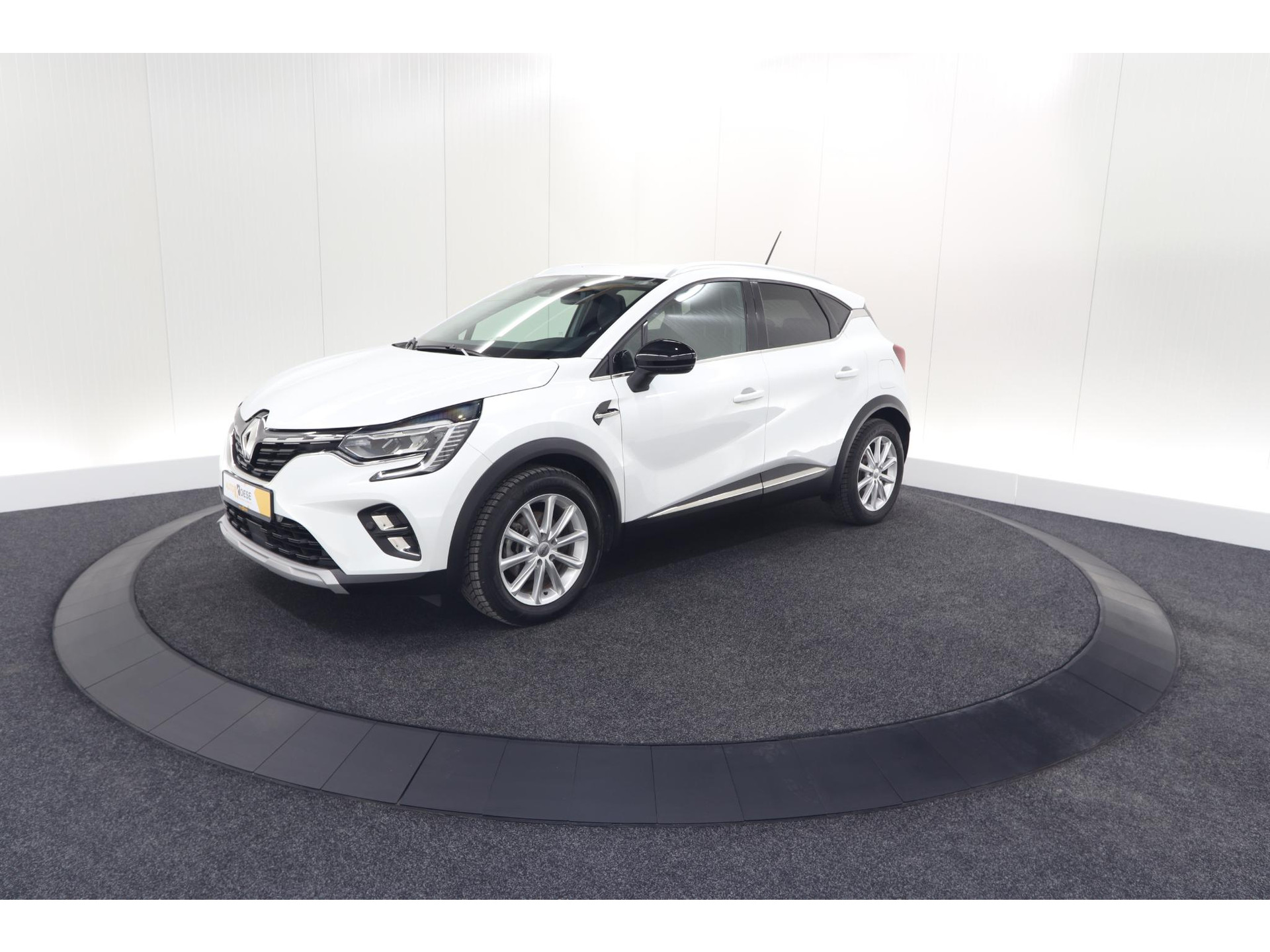 Renault Captur 1.6 E-Tech Plug-in Hybrid 160 Intens | Trekhaak | Camera | Navigatie | Parkeersensoren | Pack Winter