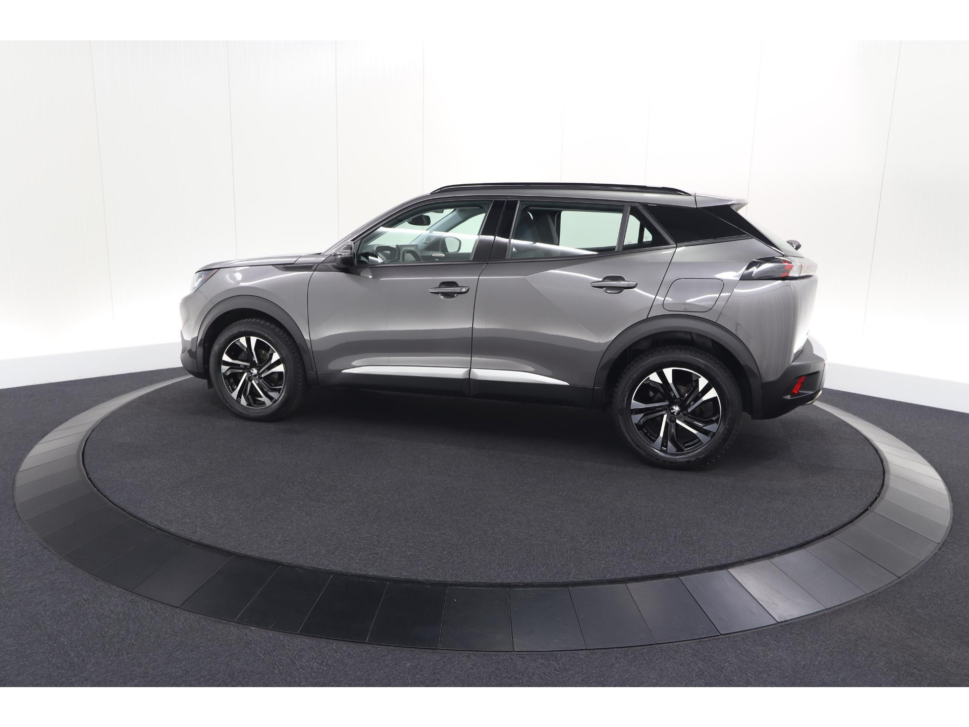 Peugeot 2008 PureTech 130 Allure | Camera | Stoelverwarming | Apple Carplay | Parkeersensoren voor + Achter
