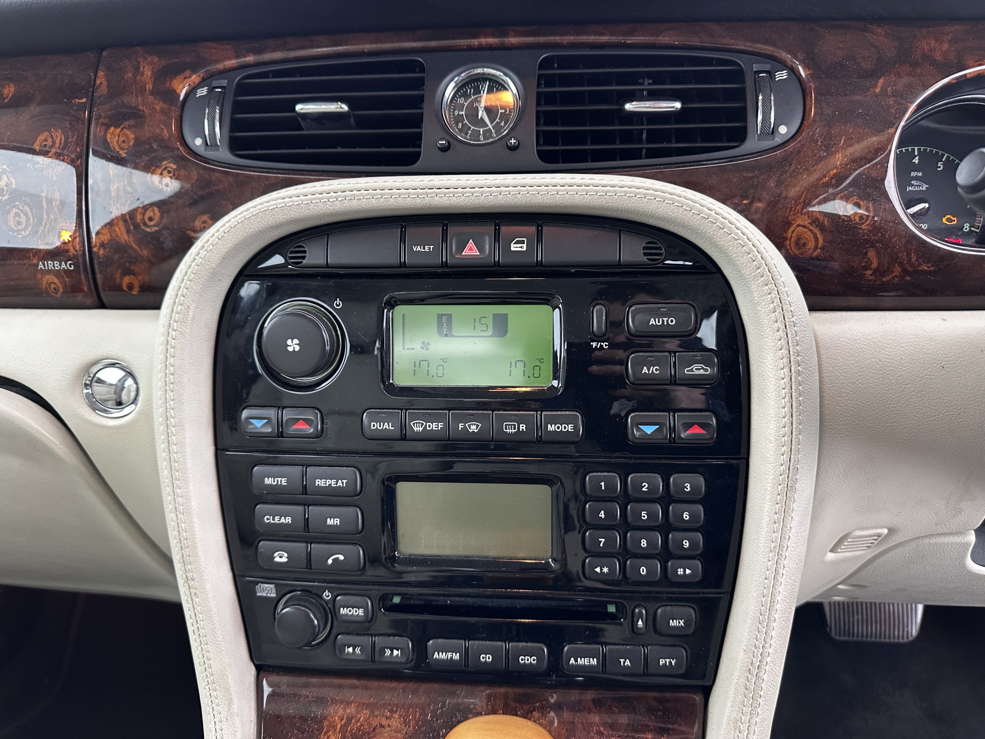 Jaguar XJ 3.5 V8 Executive [ Right-Hand-Drive ] Aut. *LEATHER | BI-XENON | ECC | WOODEN-INLAY | HEATED-COMFORTSEATS | MEMORY-PACK | JAGUAR-AUDIO | PDC | CRUISE | 18"ALU*