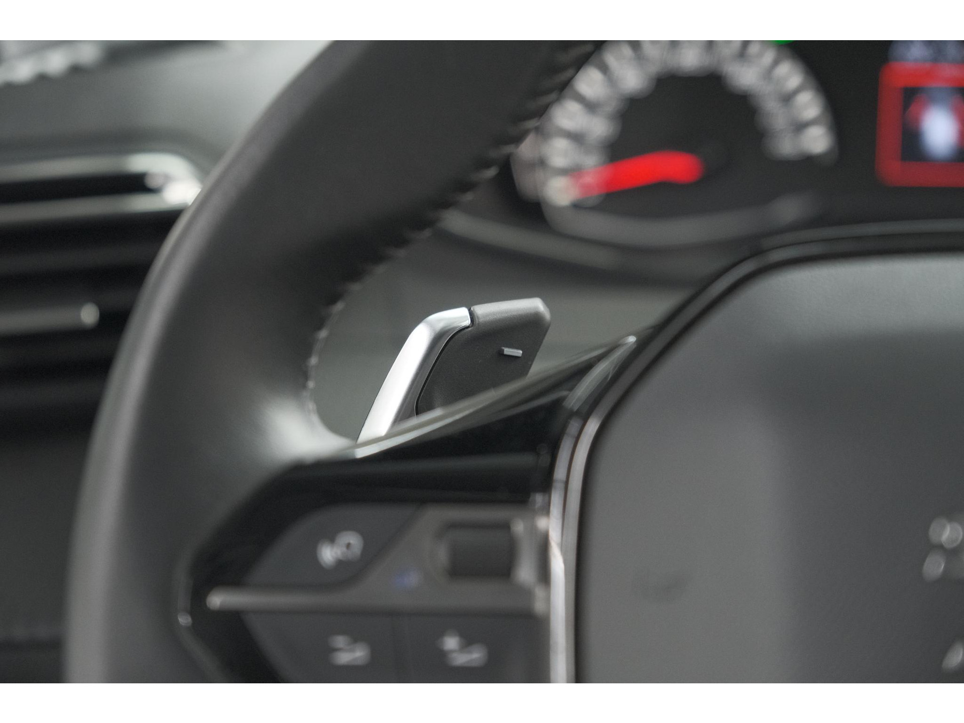 Peugeot 2008 PureTech 130 EAT8 Allure Pack | Trekhaak | Camera | Navigatie | Parkeersensoren