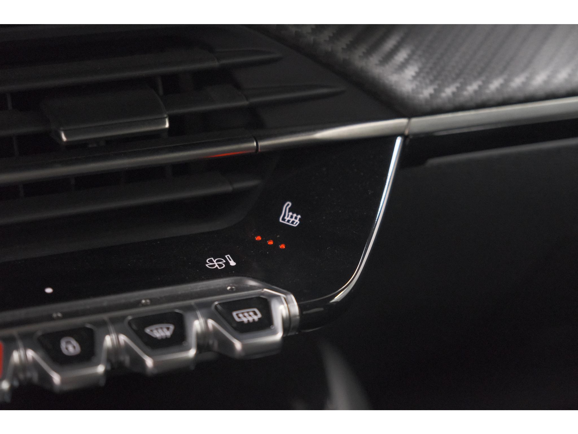 Peugeot 208 1.2 Hybrid 145 e-DCS6 GT | Alcantara Pakket | Camera | Apple Carplay | Stoelverwarming