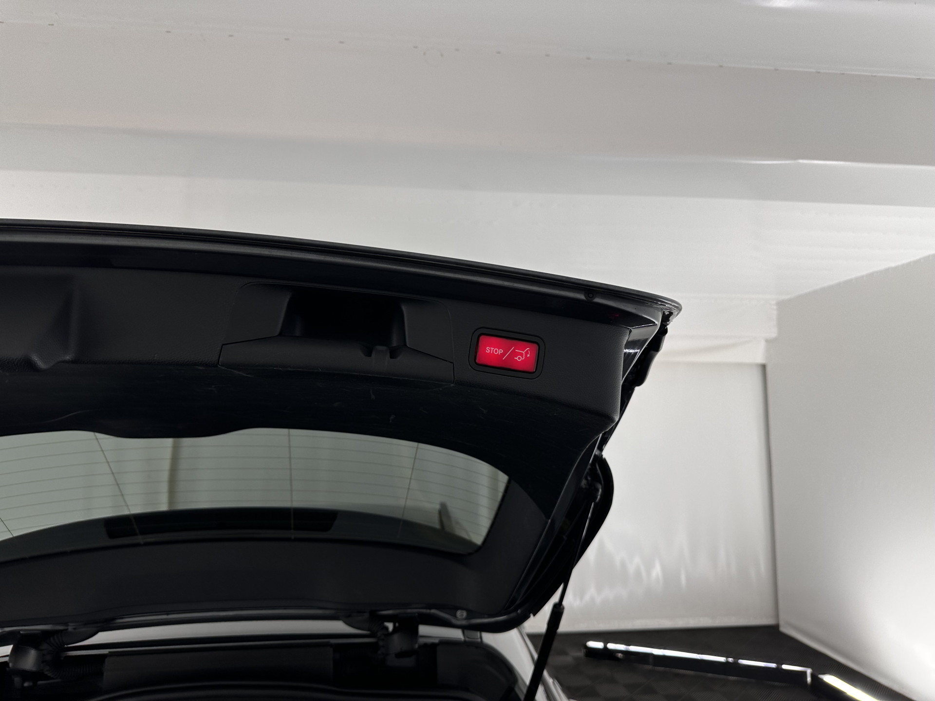 Mercedes-Benz C-klasse Estate 300 e AMG Limited Business Solution ( Plug-in ) (INCL-BTW) Aut. *LEATHER-ALCANTARA | FULL-LED | NAVI-FULLMAP | TOPVIEW | BLINDSPOT | PREMIUM-AUDIO | DAB | CARPLAY | AMBIENTLIGHT | DIGI-COCKPIT | SPORTSEATS | TOWBAR | 18"ALU*