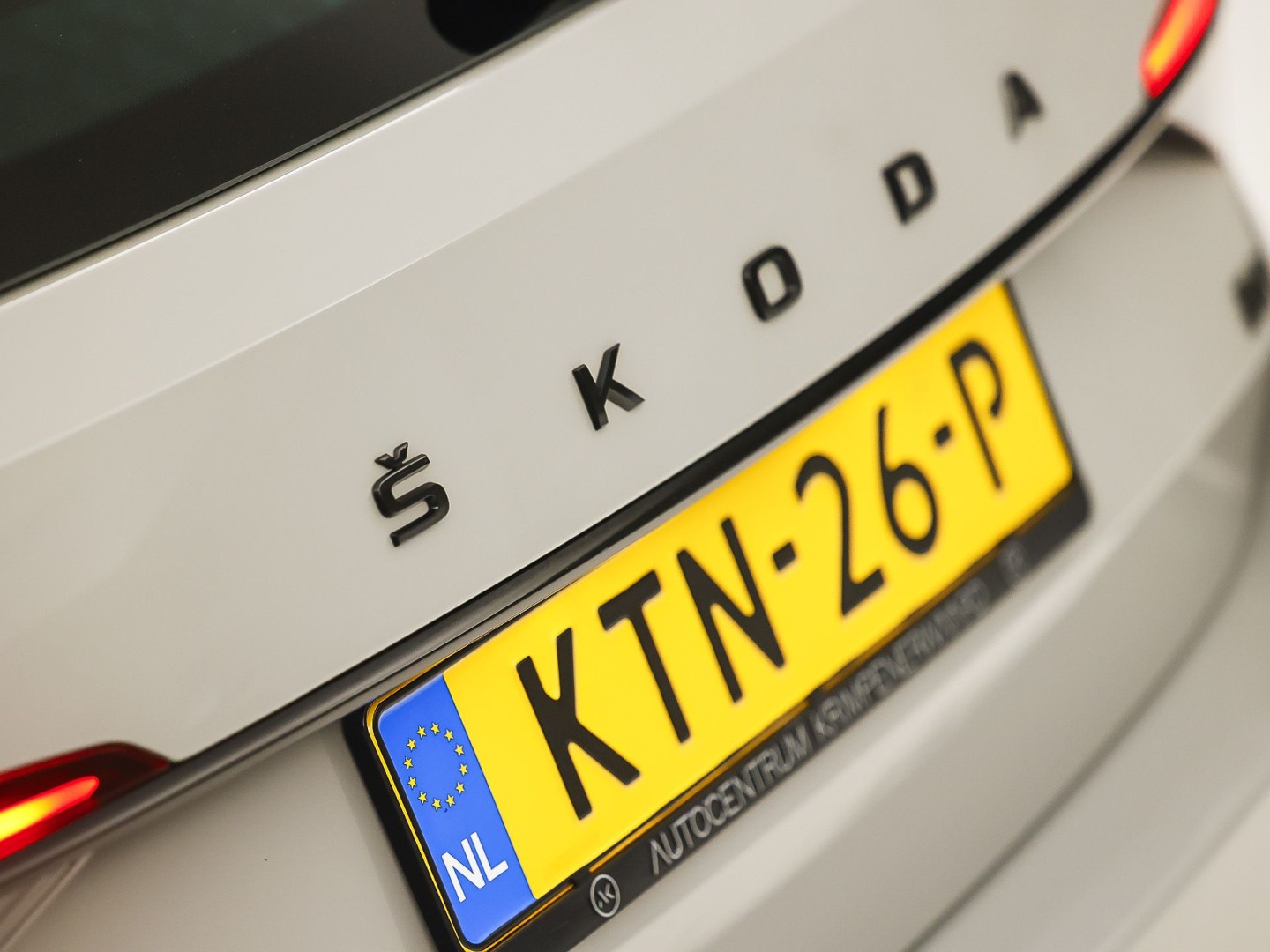 ŠKODA Superb Combi 1.4 TSI iV Sportline 218Pk Automaat (VIRTUAL COCKPIT, SOH 90,5%, APPLE CARPLAY, MEMORY SEATS, STOELVERWARMING ACHTER, GETINT GLAS, ADAPTIVE CRUISE, SFEERVERLICHTING, NIEUWE APK, NIEUWSTAAT)