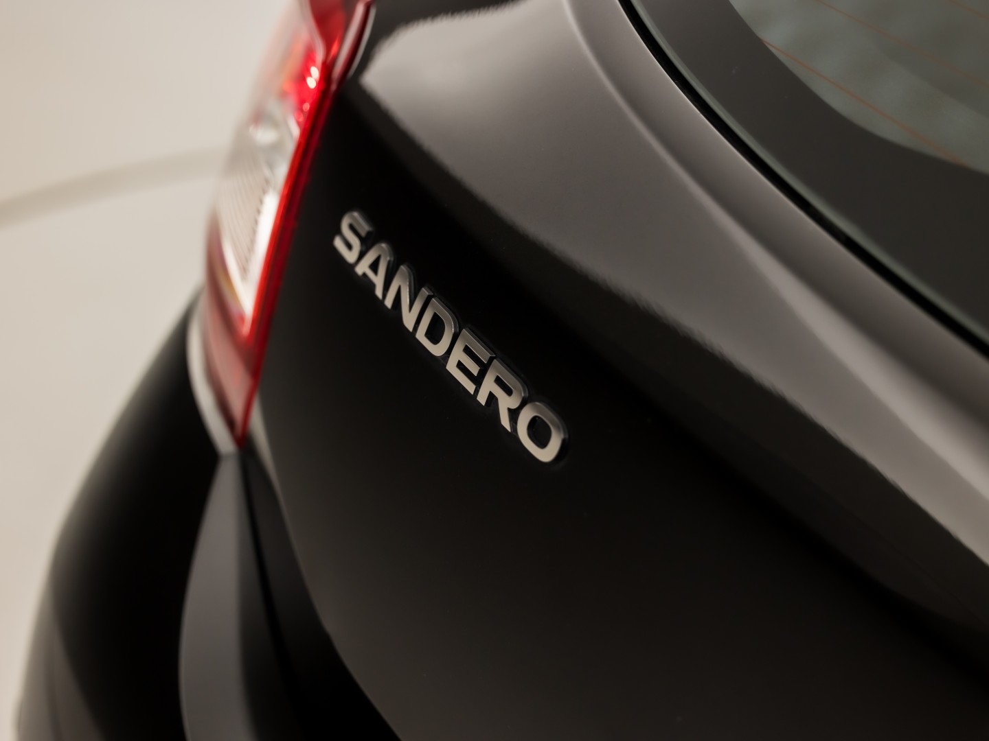 Dacia Sandero 0.9 TCe Stepway Lauréate (NAVIGATIE, AIRCO, LM VELGEN, SPORTSTOELEN, PARKEERSENSOREN, NIEUWSTAAT)