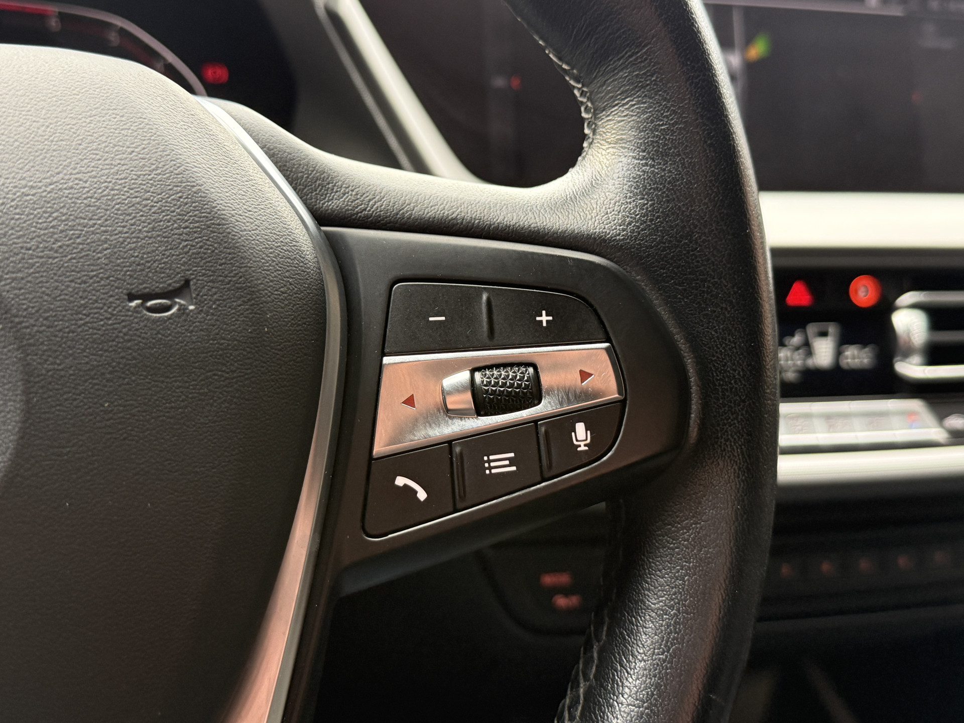 BMW 1-serie 116i Business Edition | Zwarte grill | Apple Carplay | DAB+ | PDC V+A