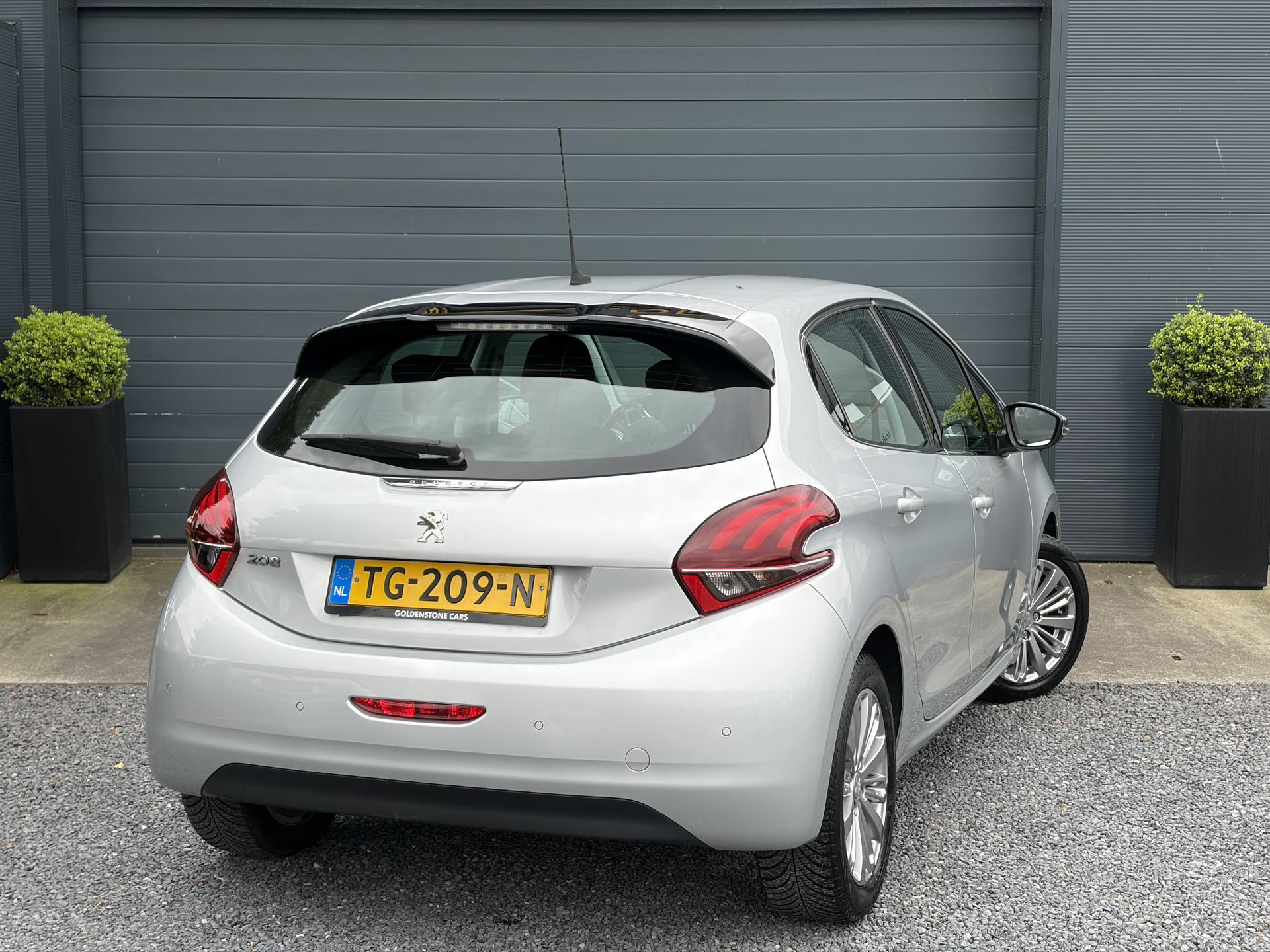 Peugeot 208 1.2 PureTech Blue Lease Executive ✓Dealer Onderhouden✓2e Eigenaar✓Navi✓Carplay✓Clima✓Cruise✓Pdc✓5 Deurs✓16'' Lm velgen✓N.A.P✓Apk tot 09-2027