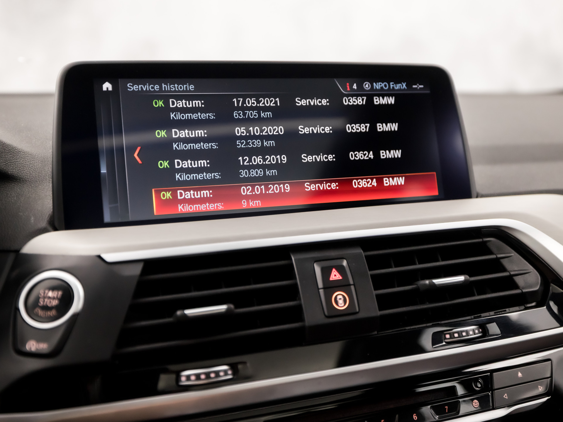 BMW X3 xDrive20i M Sport High Executive (PANORAMADAK, M PAKKET, GROOT NAVI, BRUIN LEDER, STOELVERWARMING, SPORTSTOELEN, CAMERA, ELEK ACHTERKLEP, SFEERVERLICHTING, NIEUWSTAAT)
