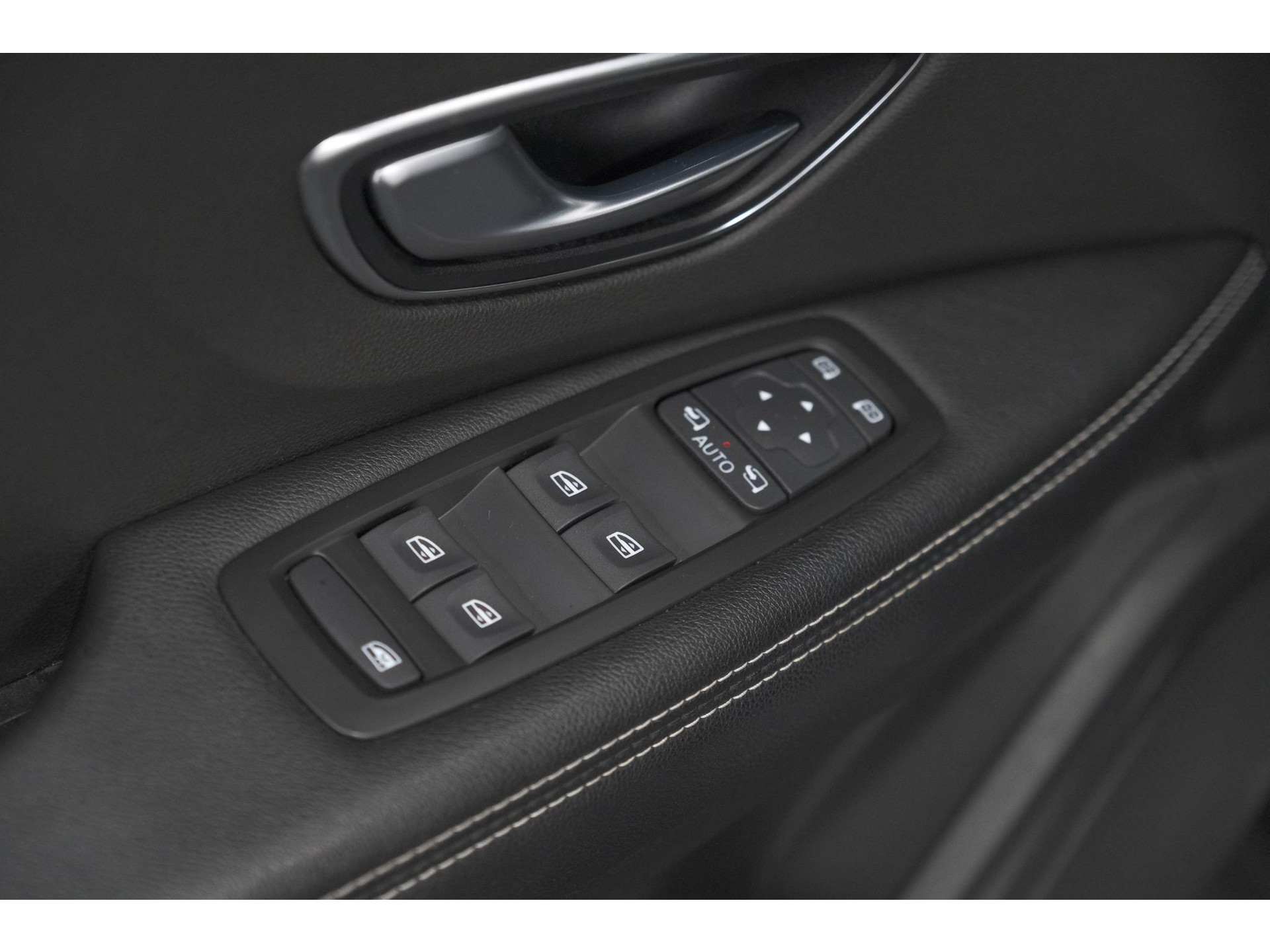 Renault Scénic 1.3 TCe 140 EDC Intens | Trekhaak | Camera | Head-Up Display | Dodehoekdetectie