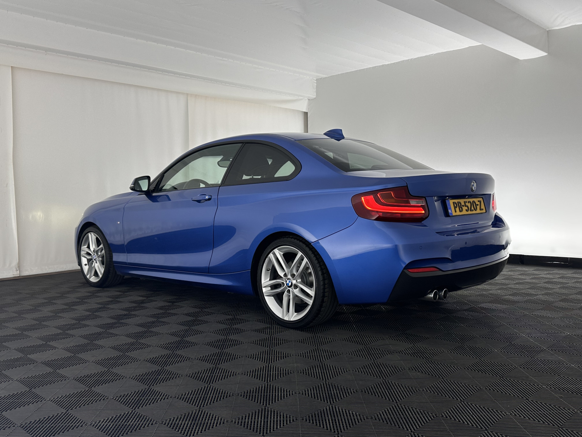 BMW 2-serie Coupé 220d xDrive M-Sportpack Executive Aut. *XENON | ALCANTARA | HEATED-SPORTSEATS | HARMAN/KARDON | KEYLESS | NAVI-FULLMAP | PRIVACYGLASS | SHIFTPADDLES | ECC | PDC | CRUISE | 18''ALU*