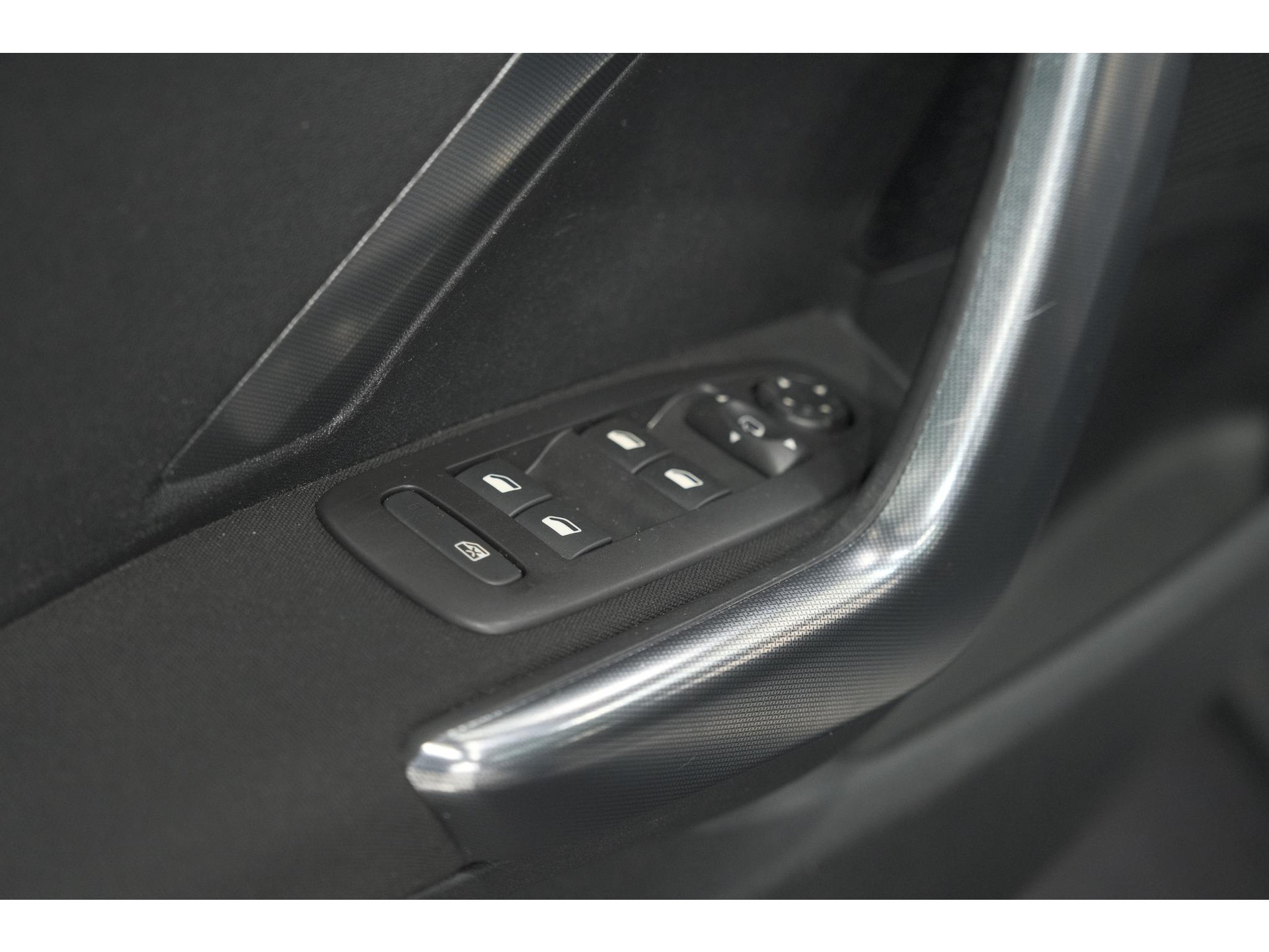 Peugeot 2008 PureTech 110 Allure | Panoramadak | Apple Carplay | Navigatie | Parkeersensoren