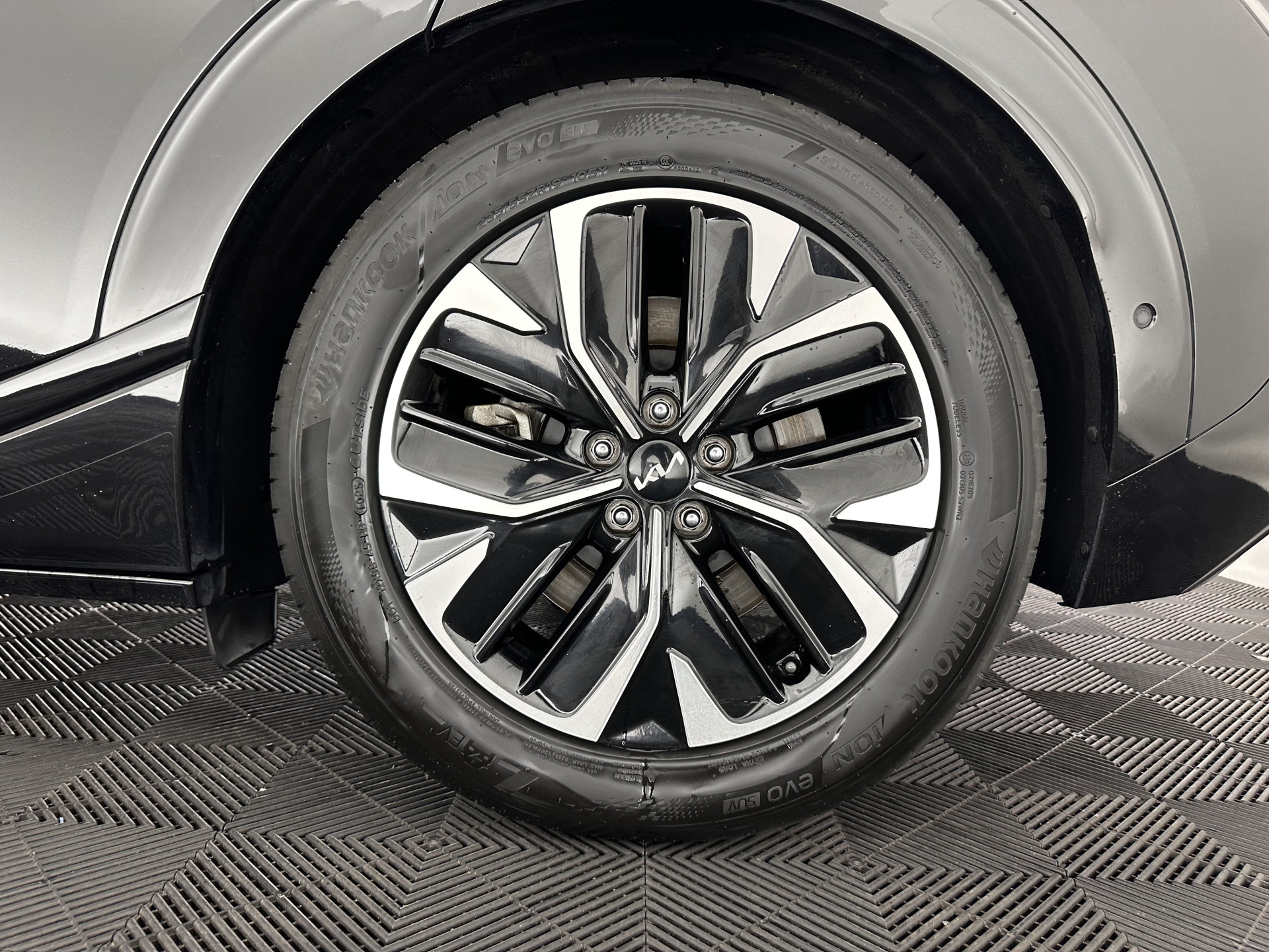 Kia EV6 GT-Line 77.4 kWh (3-Fase-11kW) {SOH-96%} (INCL-BTW) Aut. *HEATPUMP | PANO | HEAD-UP | LEATHER-ALCANTARA | ADAPTIVE-CRUISE | DIGI-COCKPIT | MERIDIAN-AUDIO | MEMORYPACK | FULL-LED | KEYLESS | TOPVIEW | DAB | BLINDSPOT | NAVI-FULLMAP |