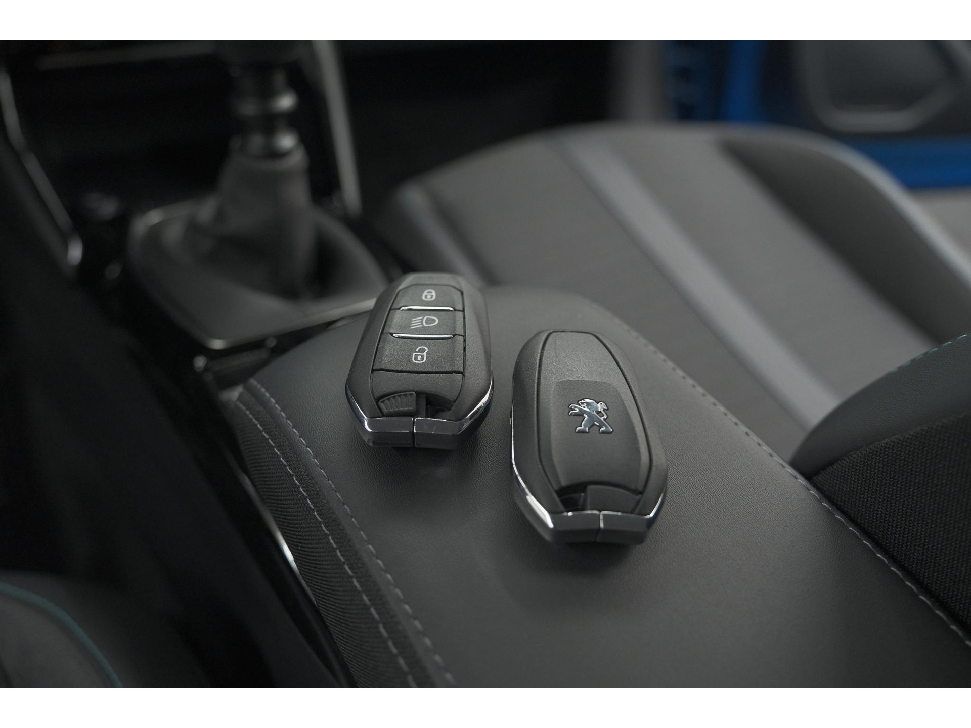 Peugeot 208 PureTech 100 Allure | Stoelverwarming | Adaptieve Cruise Control | Camera | Apple Carplay