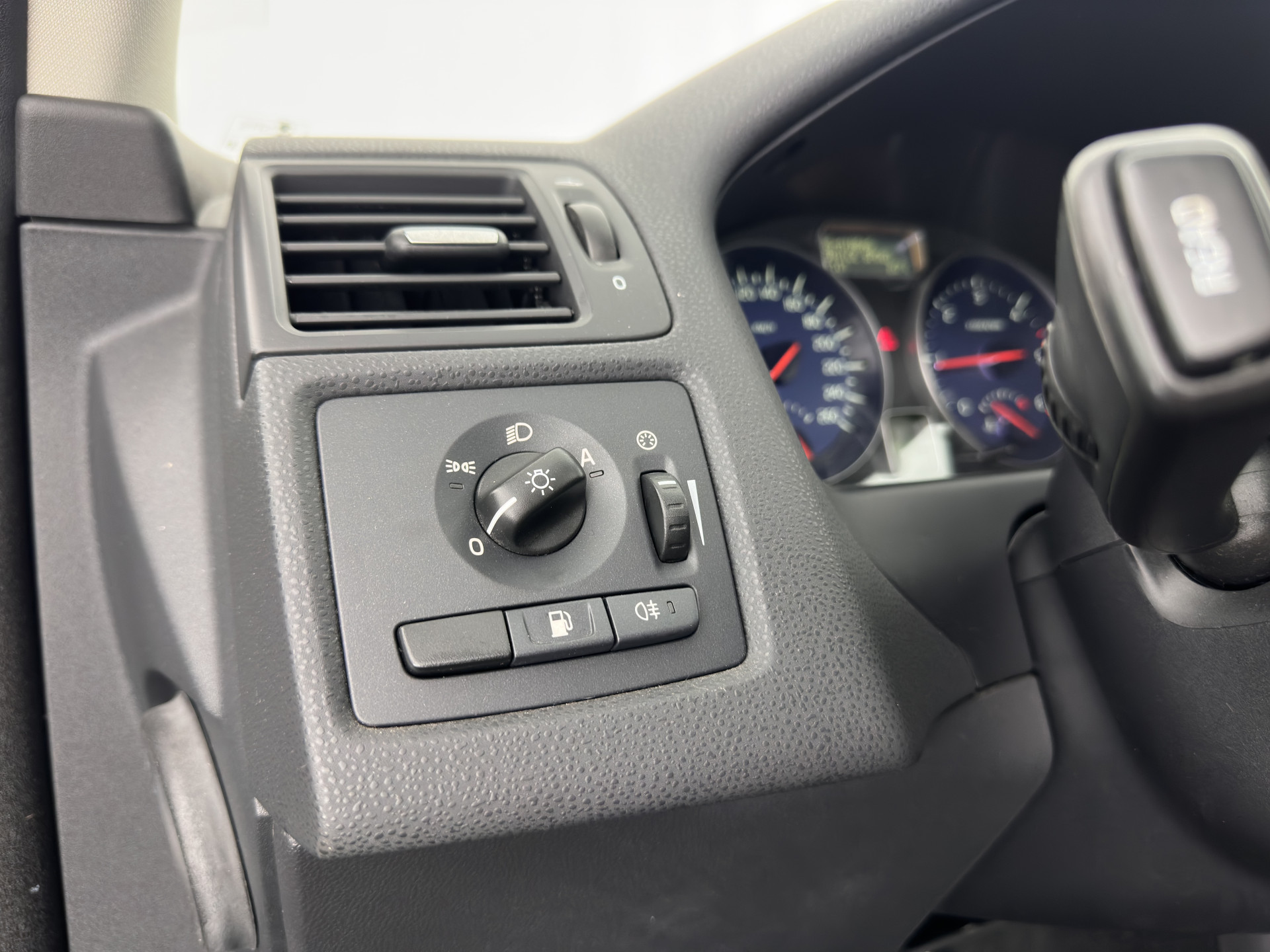 Volvo C30 1.6 D2 R-Design Sport-pack *PANO | BI-XENON | LEATHER-FABRIC | NAVI-FULLMAP | HEATED-SPORTSEATS | ECC | CARBON-INLAY | PDC | PREMIUM-AUDIO | CRUISE | 17''ALU*