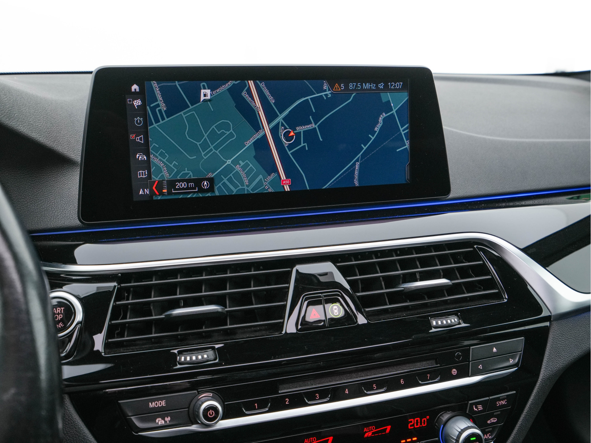 BMW 5-serie Touring 530d Sportline High Executive Aut. *PANO | LEATHER | FULL-LED | MEMORY-PACK | TOP-VIEW | HEATED-COMFORTSEATS | NAVI-FULLMAP | PRIVACY-GLASS | AMBIENT-LIGHT | ECC | CARPLAY | PDC | TOWBAR | SHIFT-PADDLES | 20"ALU*