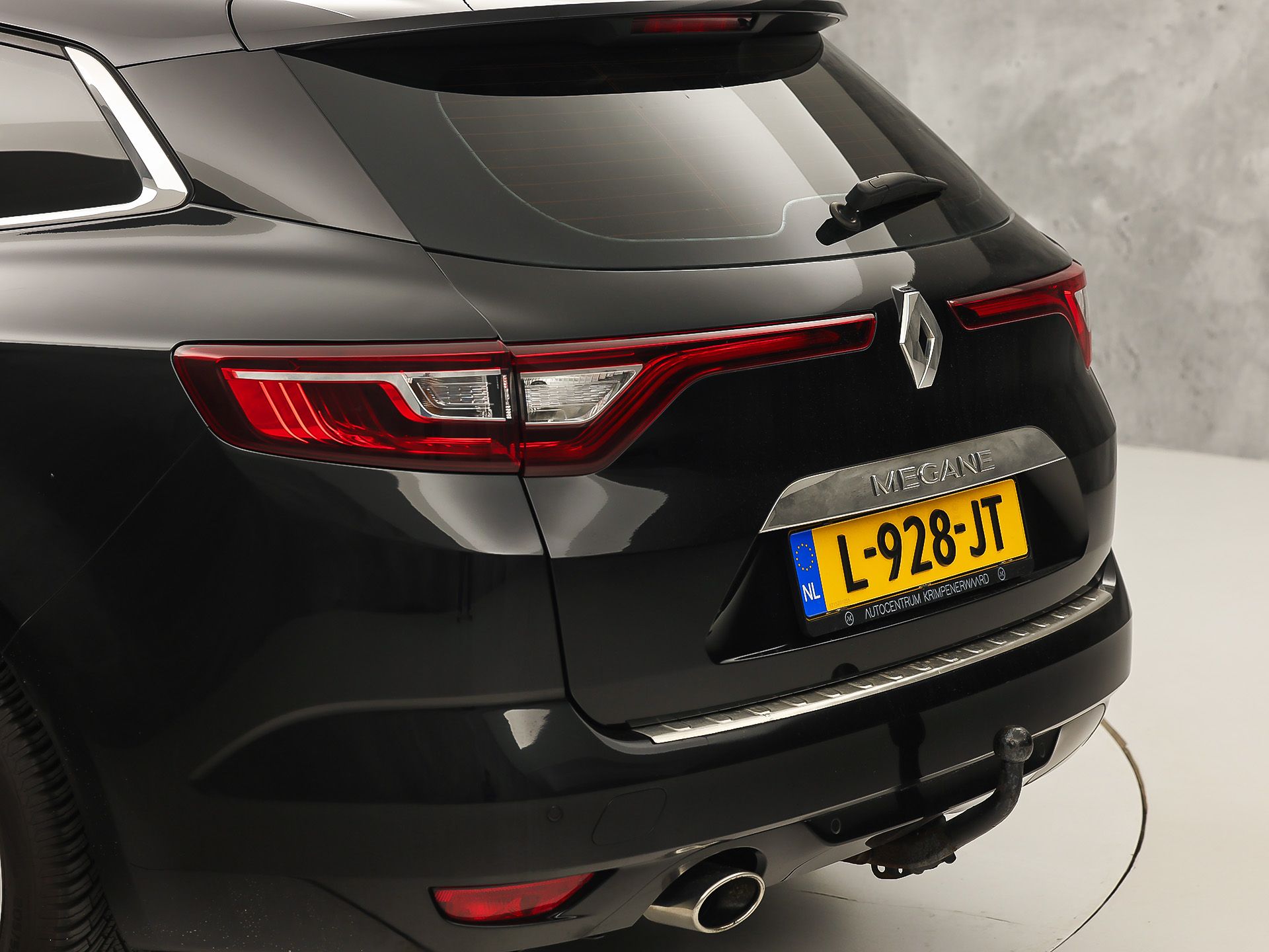 Renault Mégane Estate 1.2 TCe Bose Automaat (VIRTUAL COCKPIT, GROOT NAVI, LEDER/ALCANTARA, GETINT GLAS, STOELVERWARMING, SPORTSTOELEN, TREKHAAK, PARKEERSENSOREN, NIEUWSTAAT)