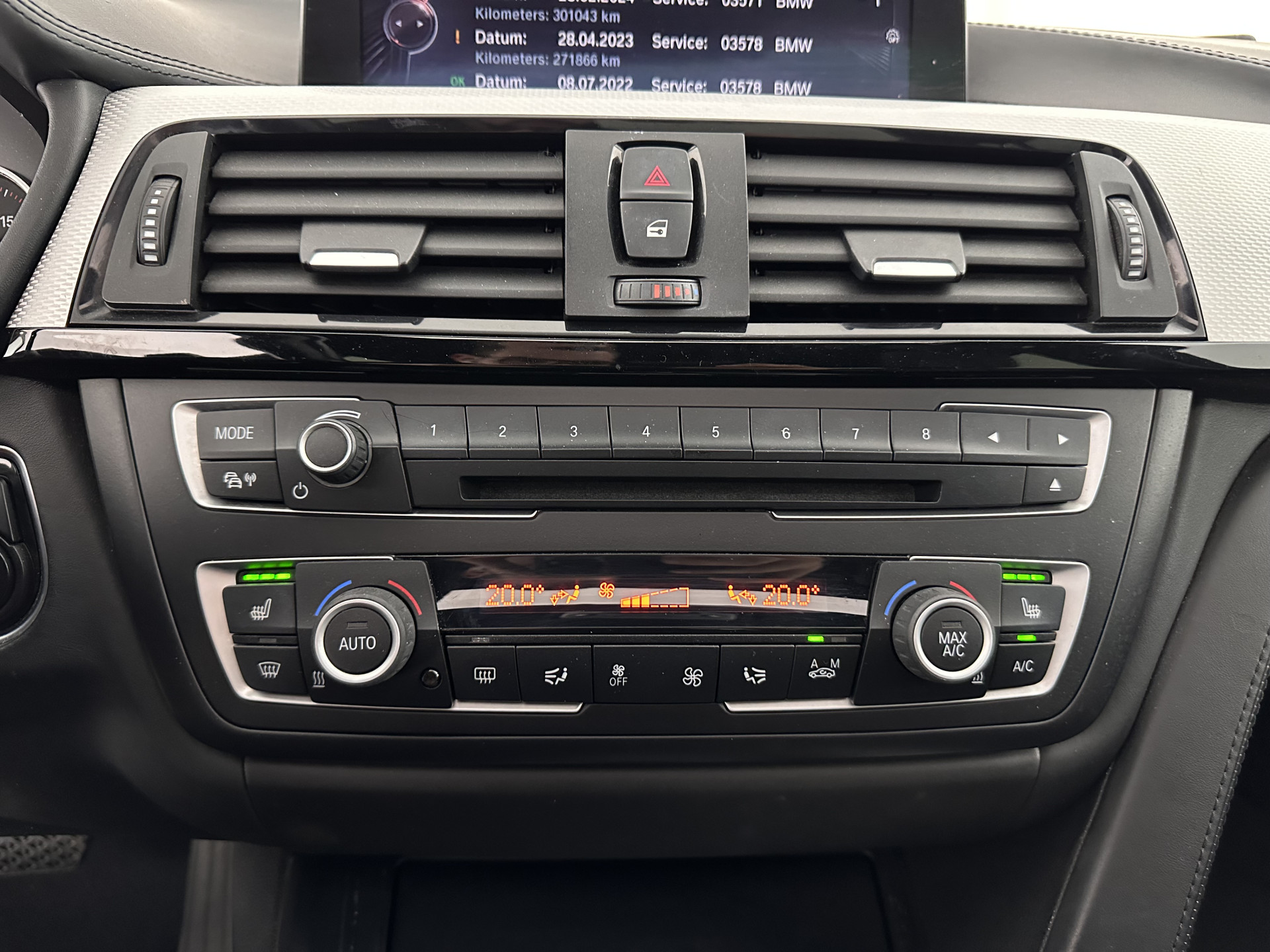 BMW 3-serie 330d M-Sportpack High Executive Aut. *PANO | LEATHER | XENON | ADAPTIVE-CRUISE | HARMAN/KARDON | MEMORY-PACK | BLINDSPOT | HEATED-SPORTSEATS | CAMERA | DAB | KEYLESS | ECC | HEAD-UP | PDC | SHIFTPADDLES | TOWBAR |  18''ALU