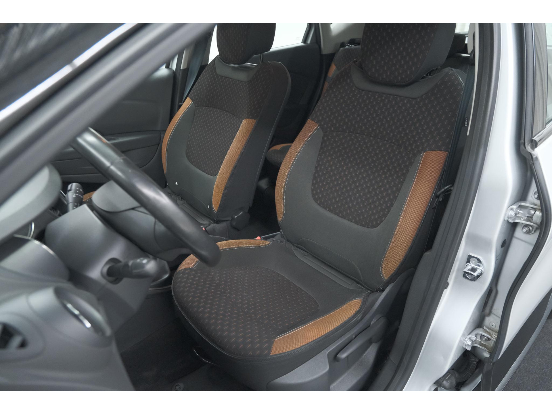 Renault Captur TCe 90 Intens | Trekhaak | AllSeason banden | Navigatie | Parkeersensoren