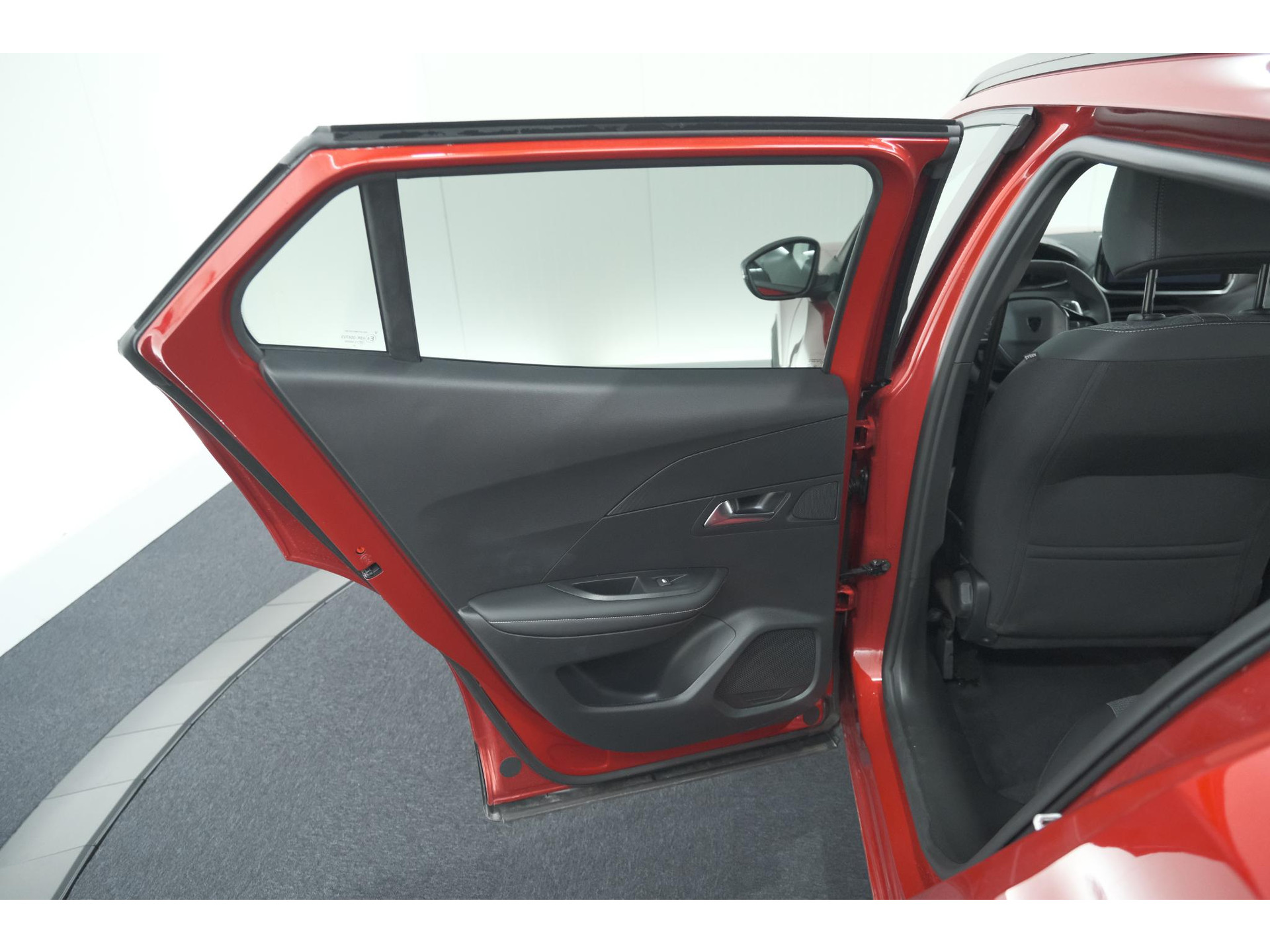 Peugeot 2008 1.2 Hybrid 145 Allure | 360 Camera | Adaptieve Cruise Control | Dodehoekdetectie | Apple Carplay