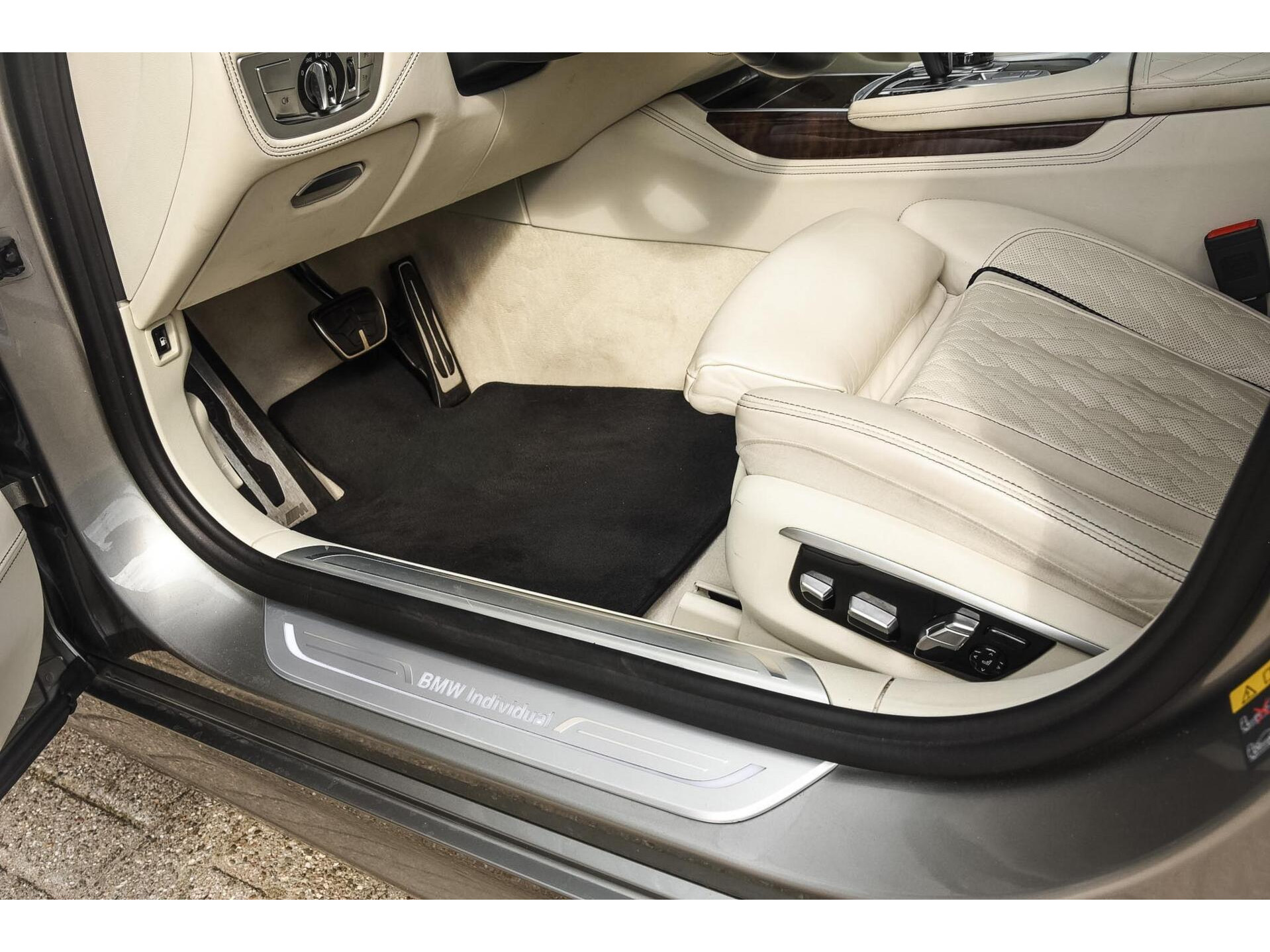 BMW 745Le High Executive | M Sport | Massage | Lounge