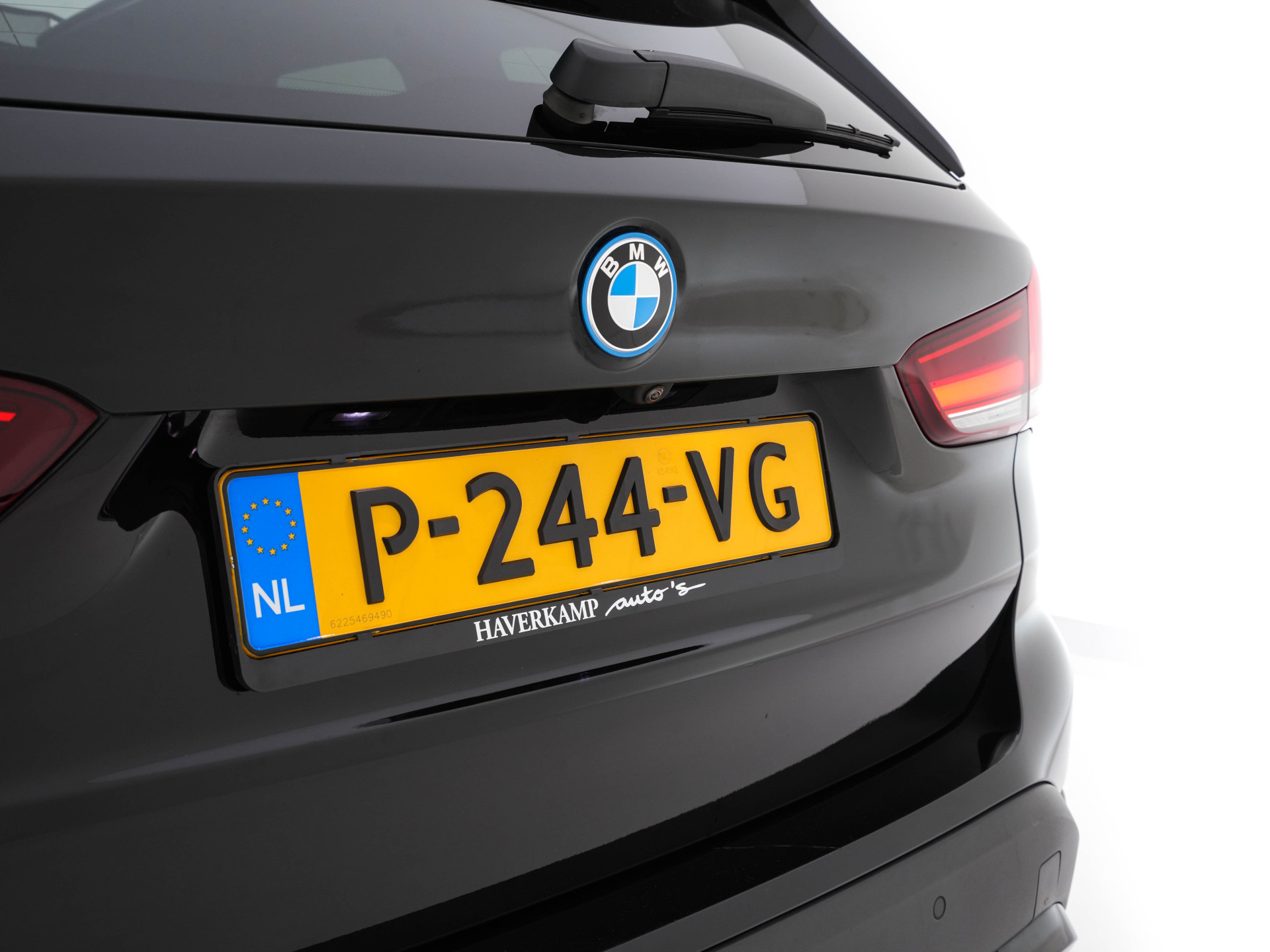 BMW X1 xDrive25e Sportline Business Edition Plus (Plug-In) (INCL-BTW) Aut. *PANO | LEATHER | FULL-LED | HEATED-SPORTSEATS | HIFI-SYSTEM | CAMERA | PRIVACYGLASS | NAVI-FULLMAP | ECC | HEAD-UP | PDC | KEYLESS | DAB | CRUISE | TOWBAR | AMBIENTLIGHT | 18