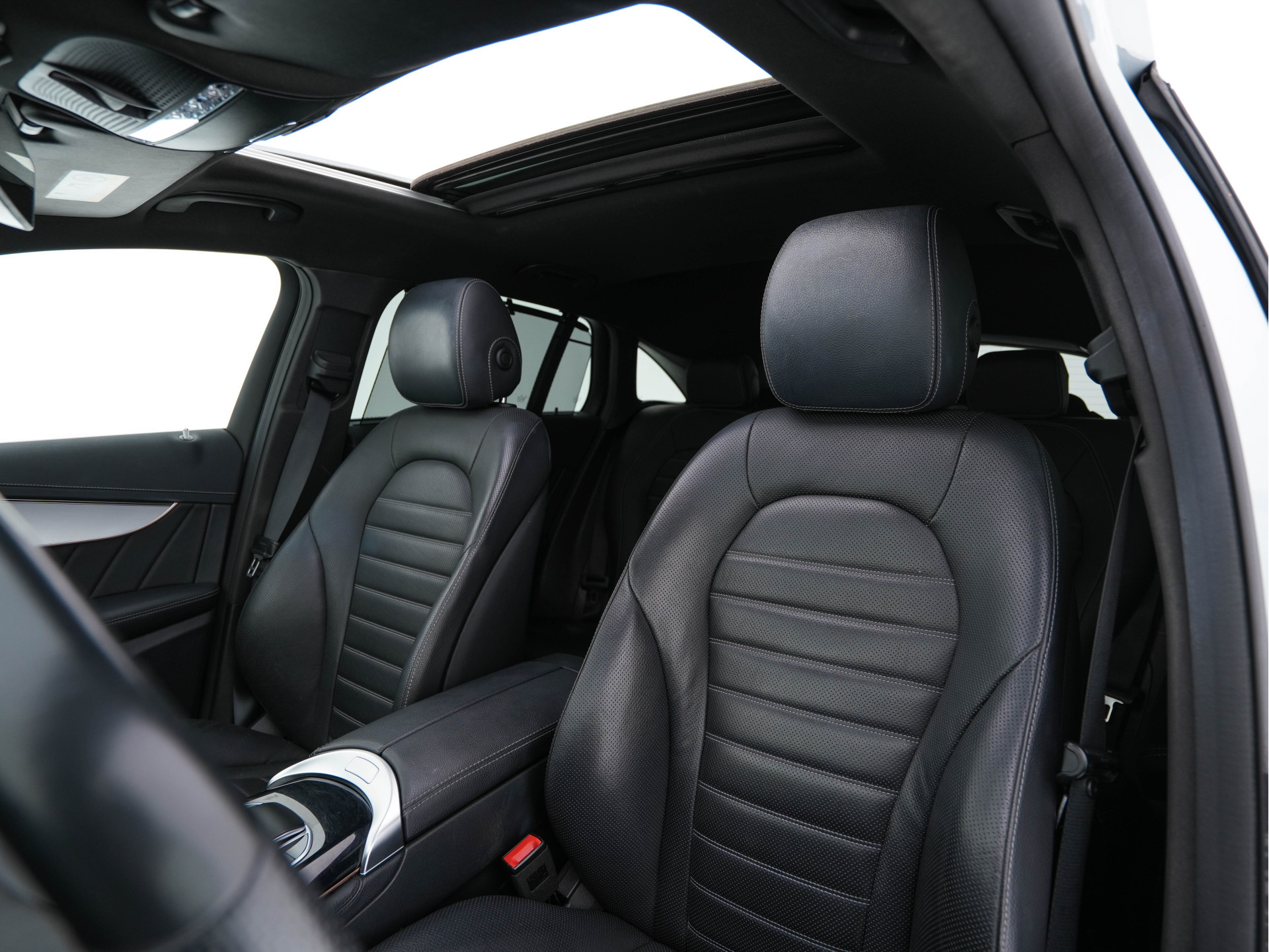 Mercedes-Benz EQC 400 4MATIC AMG-Pack Premium Plus 80 kWh (3-Fase) {SOH-94%} (INCL-BTW) *PANO | WIDESCREEN | HEAD-UP | DISTRONIC | MULTI-BEAM | BURMESTER-AUDIO | MEMORY-PACK | TOP-VIEW | KEYLESS | LEATHER | SPORT-SEATS | DAB+ | AMBIENT-LIGHT | 20''