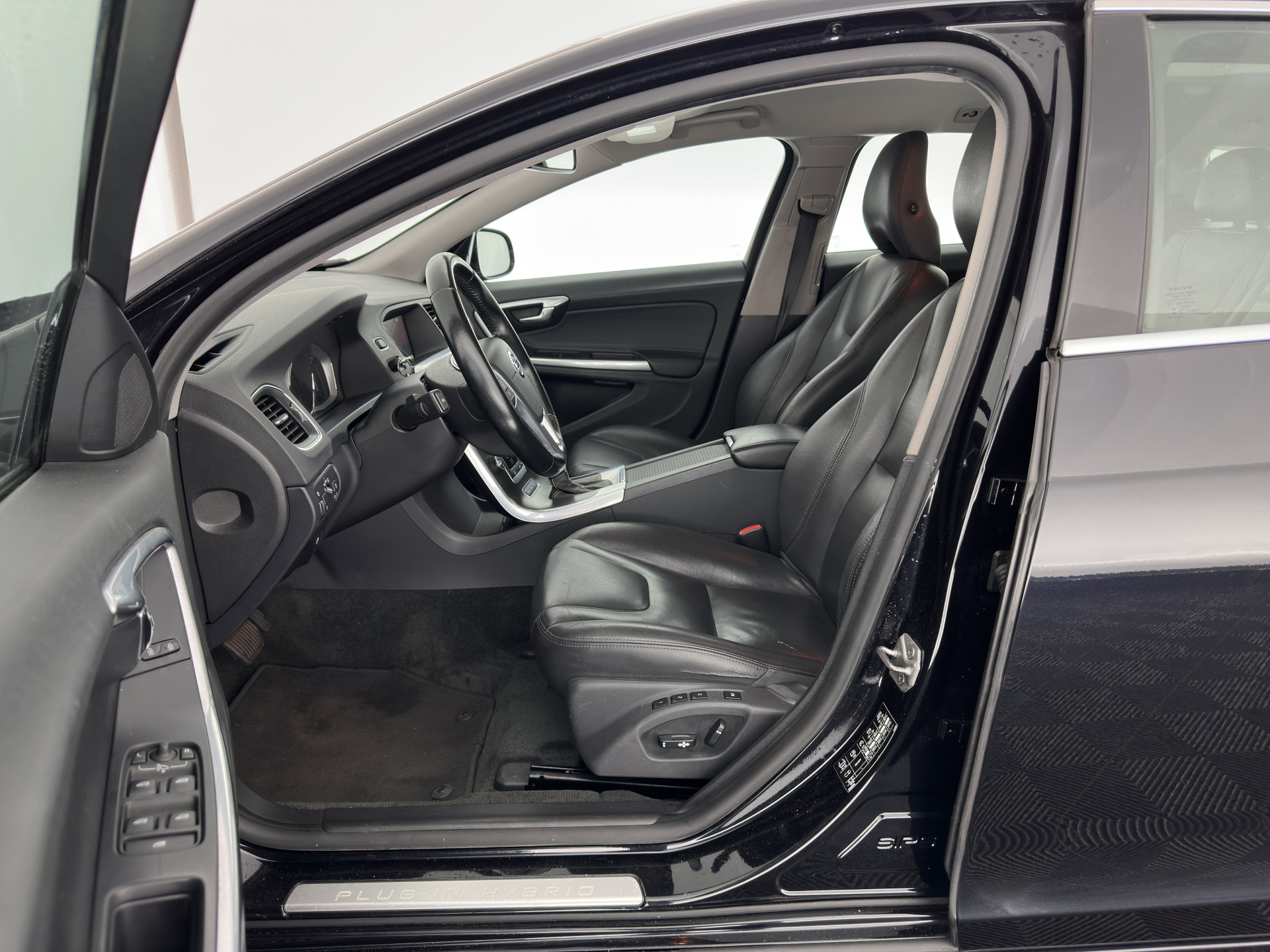 Volvo V60 2.4 D6 AWD Plug-In Hybrid Summum ( Plug-In ) Aut. * LEATHER | PREMIUM-SOUND-AUDIO | NAVI-FULLMAP | BI-XENON |  MEMORY-PACK | CRUISE | HEATED-SPORTSEATS | TOWBAR | 17"ALU*