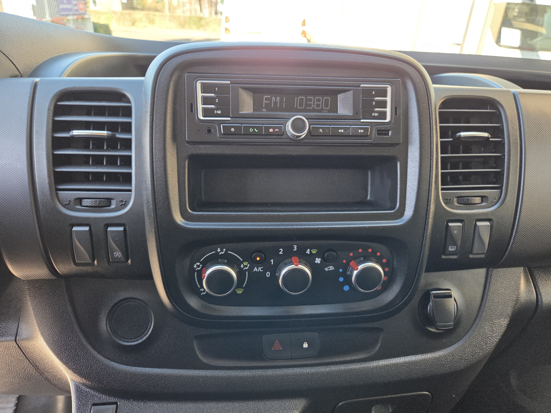 Renault Trafic 2.0 dCi 120Pk /88kw  L2 Airco  Parkeersensor Trekhaak Business