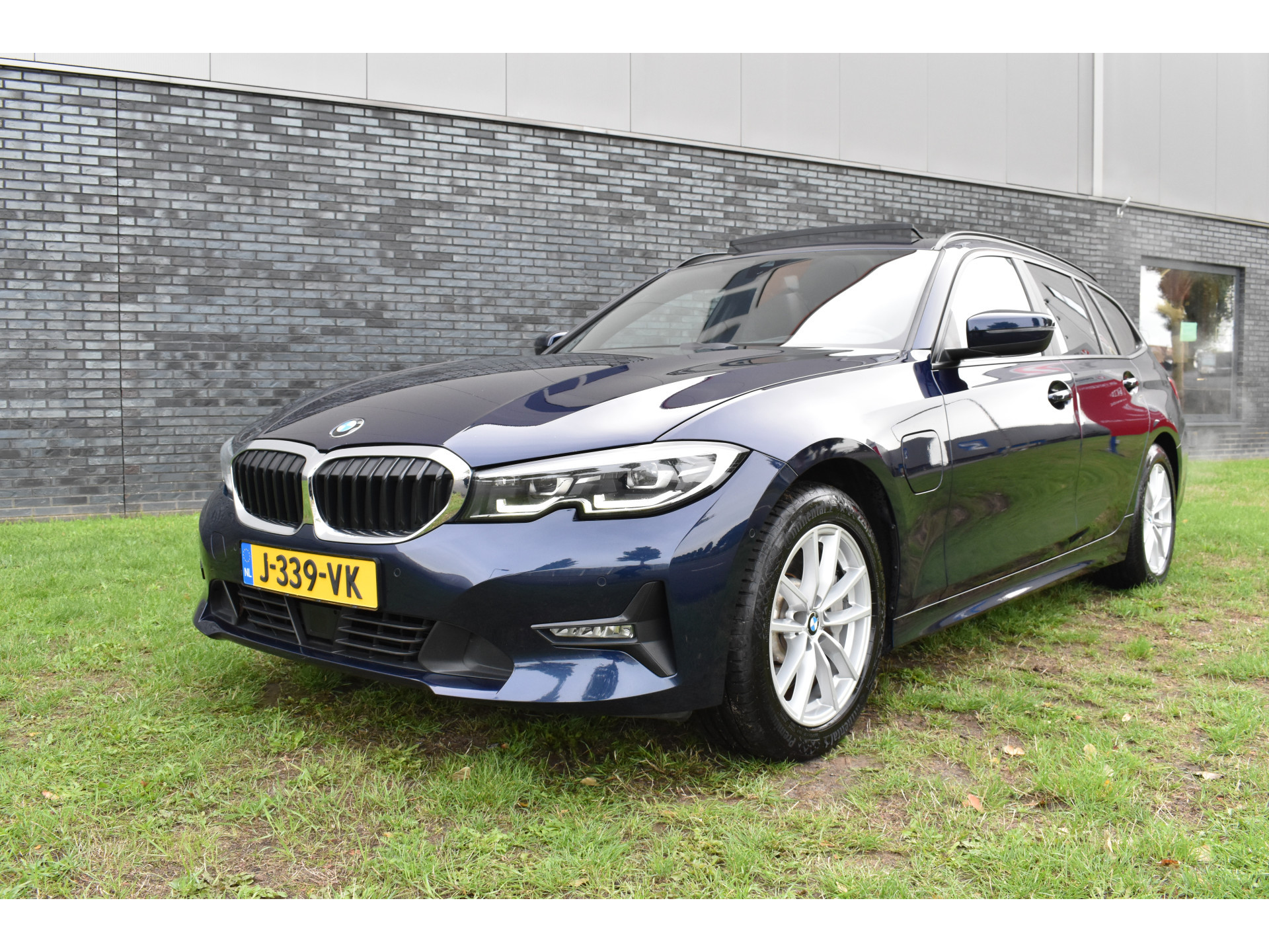 BMW 3-serie Touring 330e Business Edition Plus Plugin-hybride Pano Leder