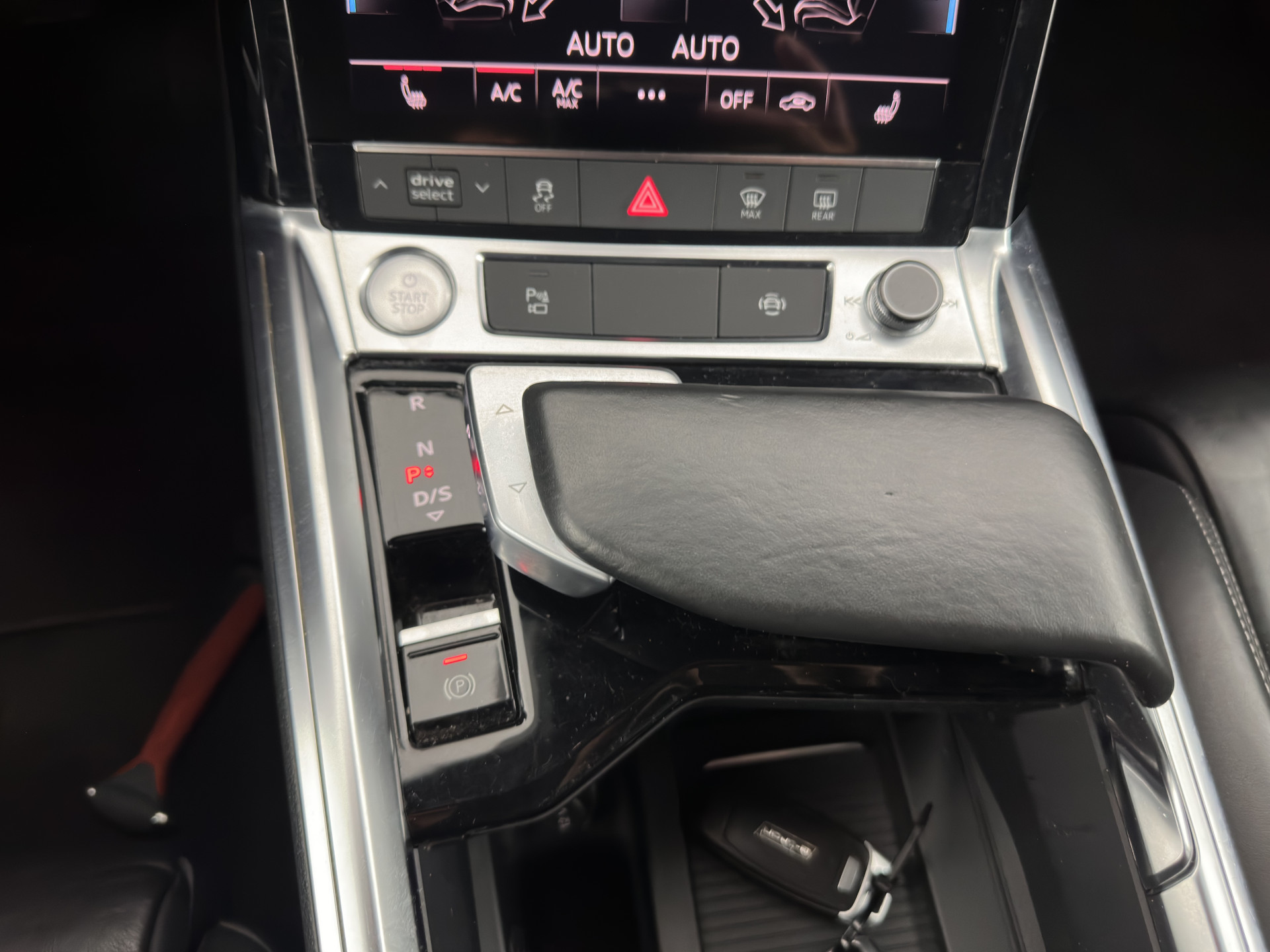 Audi e-tron 55 quattro advanced 95 kWh [ 3-Fase ] (INCL-BTW) *PANO | LUXURY-LEATHER | ADAPTIVE-CRUISE | FULL-LED | DIGI-COCKPIT | KEYLESS | MEMORY-PACK | AIR-SUSPENSION | CAMERA | AMBIENT-LIGHT |  NAVI-FULLMAP | SHIFT-PADDLES | DAB+ | COMFOR