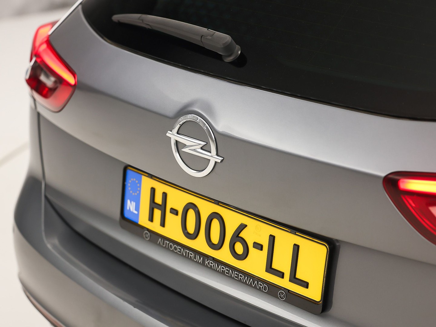 Opel Insignia 1.5 Turbo Business Executive 165Pk Automaat (APPLE CARPLAY, GROOT NAVI, CLIMATE, CAMERA, STUUR/STOELVERWARMING, ADAPTIVE CRUISE, SPORTSTOELEN, GETINT GLAS, TREKHAAK, NIEUWSTAAT)