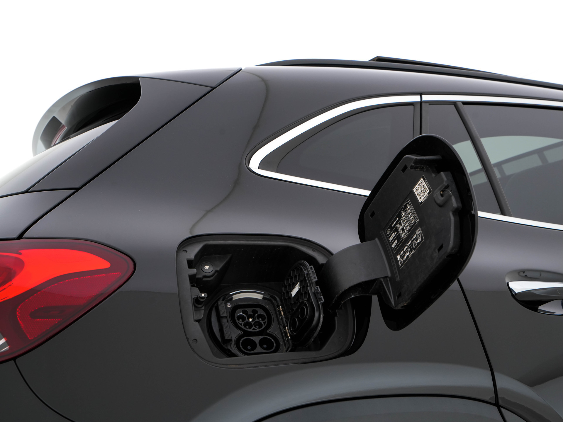 Mercedes-Benz EQA 250 Edition-1 Sport-Pack 67 kWh [ 3-Fase ] {SOH-95% } *PANO | HEAD-UP | DISTRONIC-PLUS | BURMESTER-AUDIO | WIDE-SCREEN-DIGI-COCKPIT | FULL-LED | FUFLL-LEATHER | MEMORY-PACK | TOP-VIEW | NAVI-FULLMAP | DAB+ | KEYLESS | HEATED-SPORTSEAT