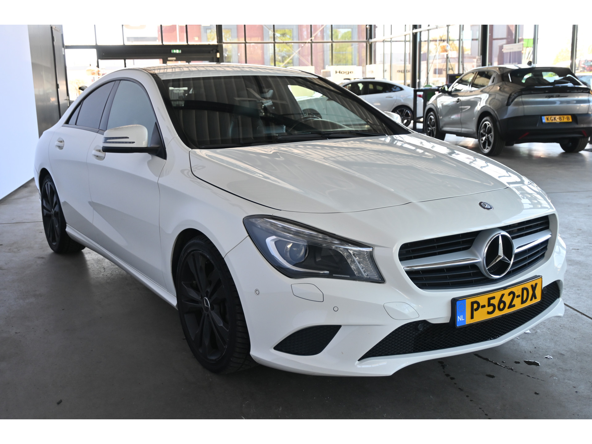 Mercedes-Benz CLA-klasse 200 Ambition Bi-Xenon Cruise Airco PDC Navigatie Inruil Mogelijk!